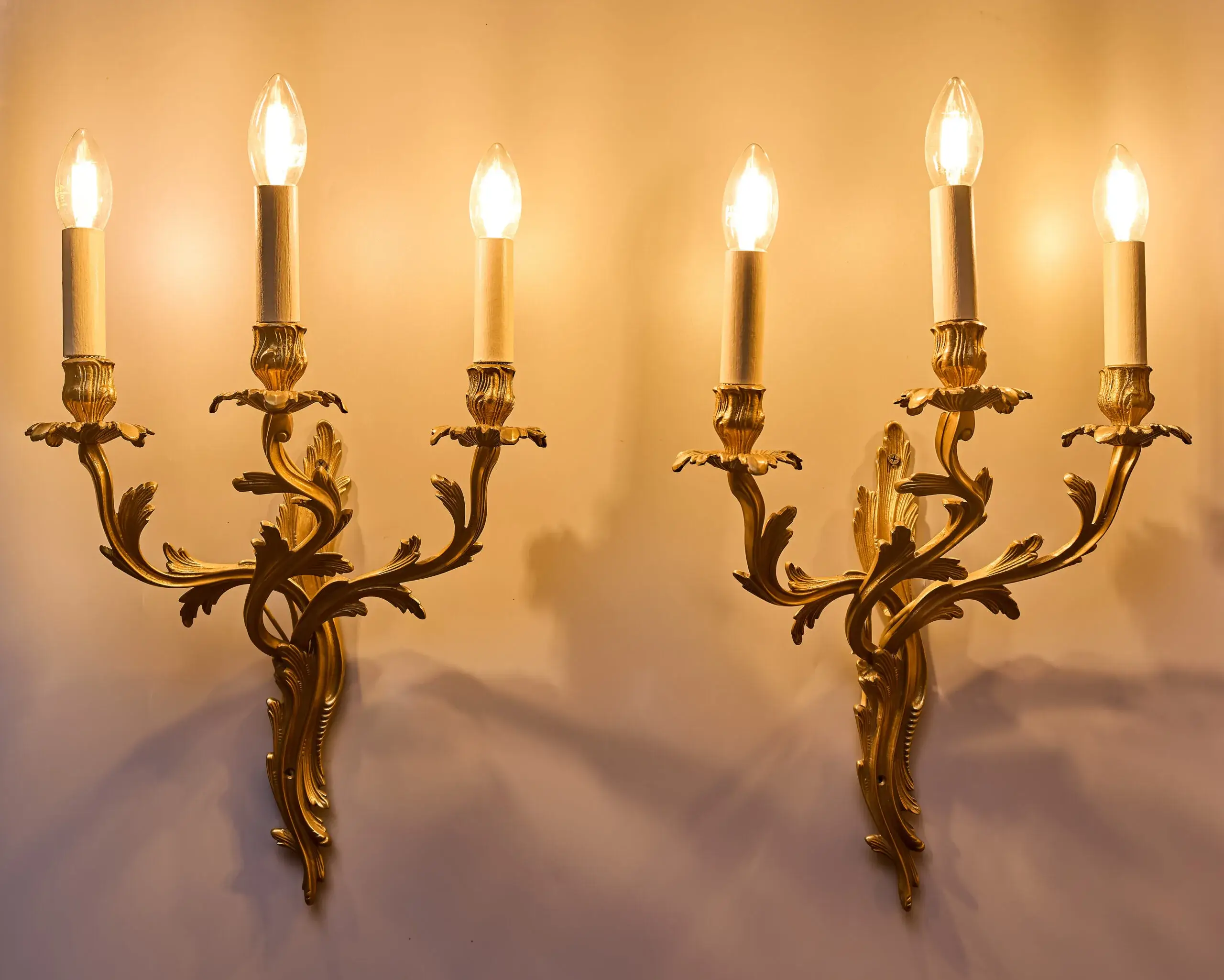 Párové tříramenné apliky / nástěnné lampy LudvíkXV