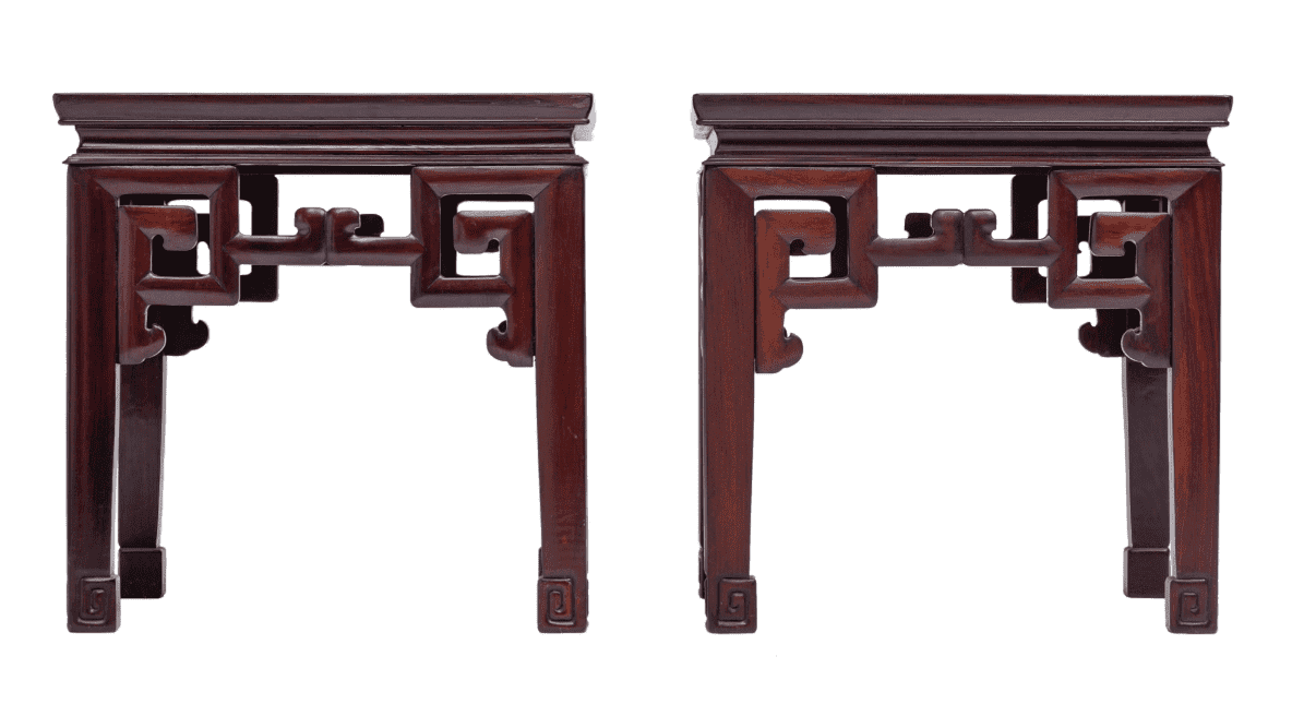 Čínský stolek / podstavec řezbovaný