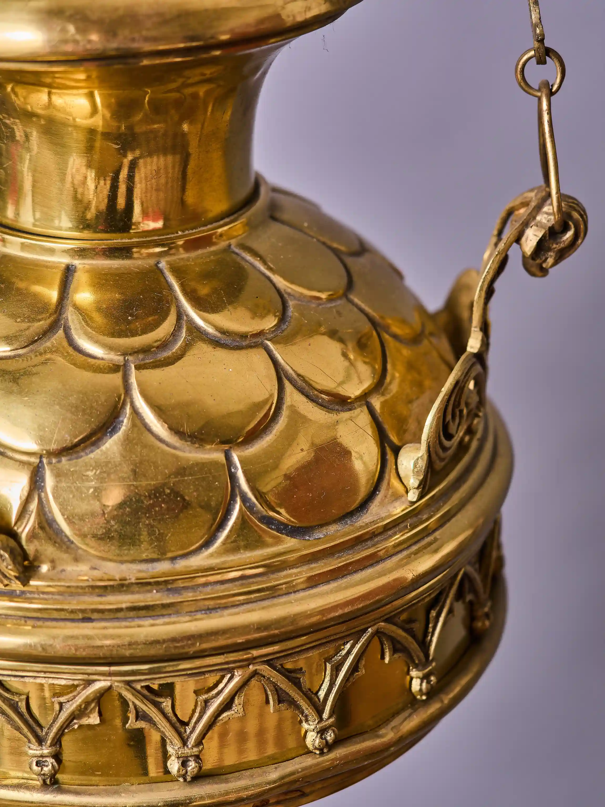 Neogotická závěsná chrámová olejová lampa - věčné světlo