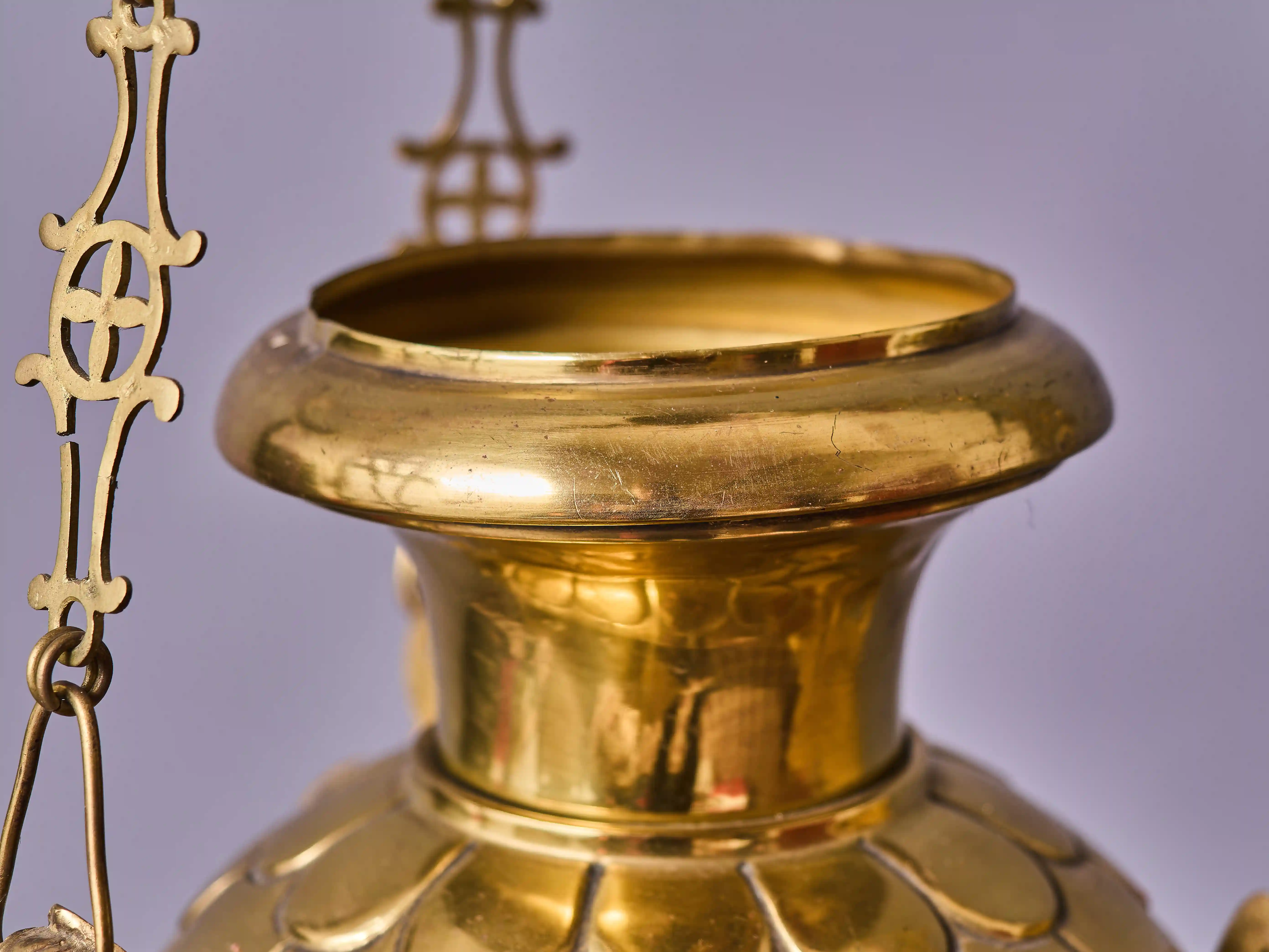 Neogotická závěsná chrámová olejová lampa - věčné světlo