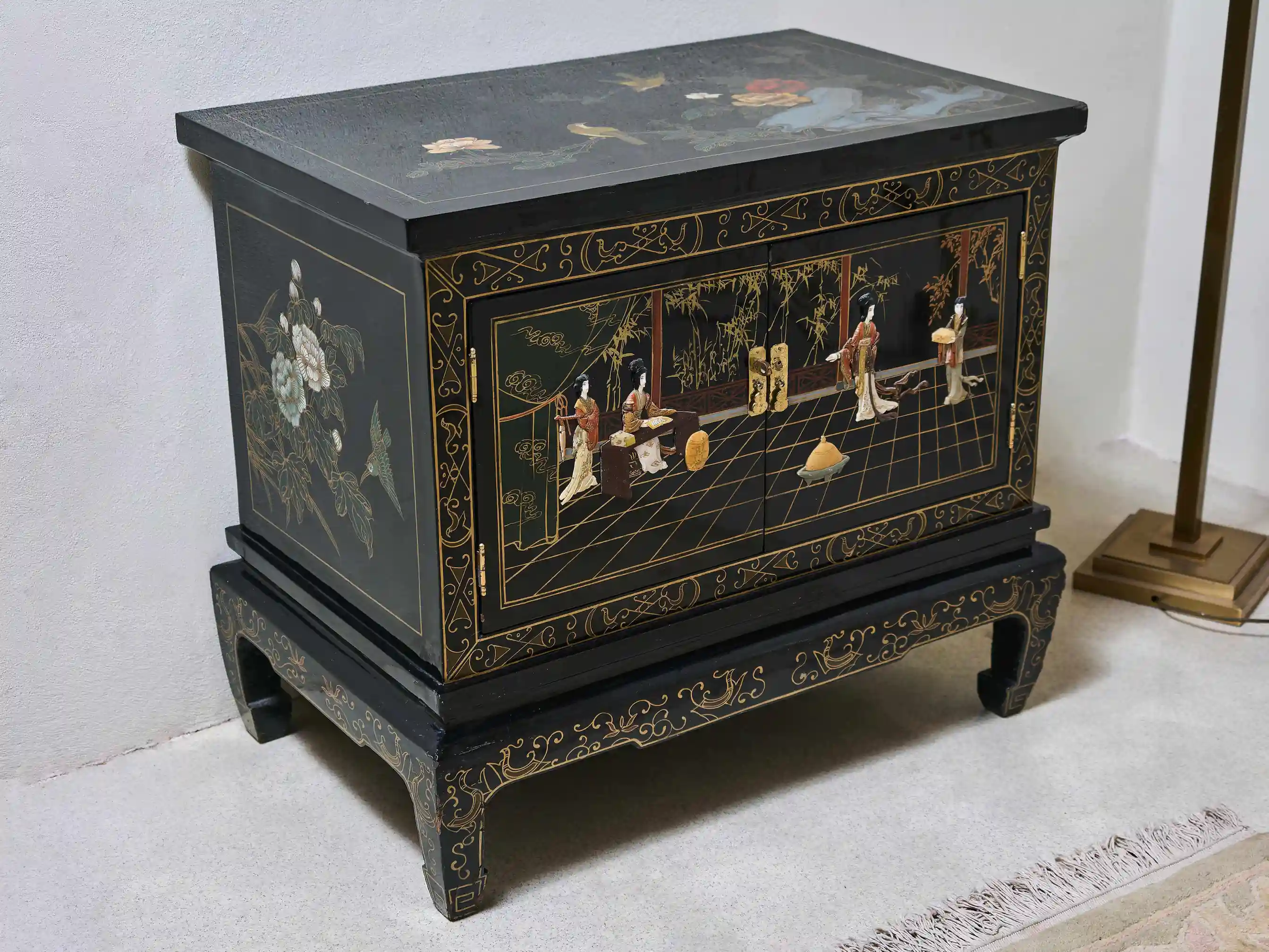 Čínská vykládaná komoda