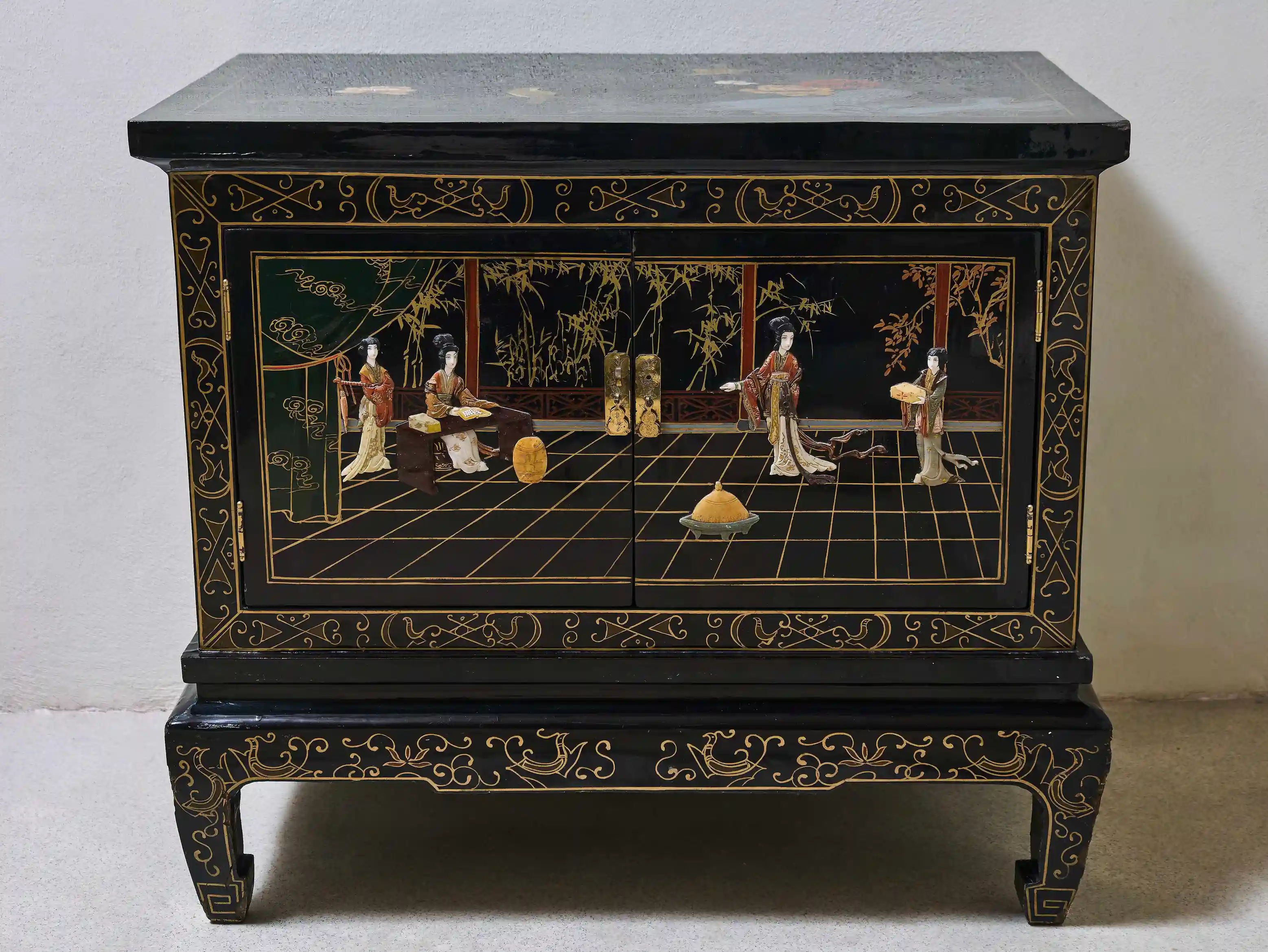 Čínská vykládaná komoda