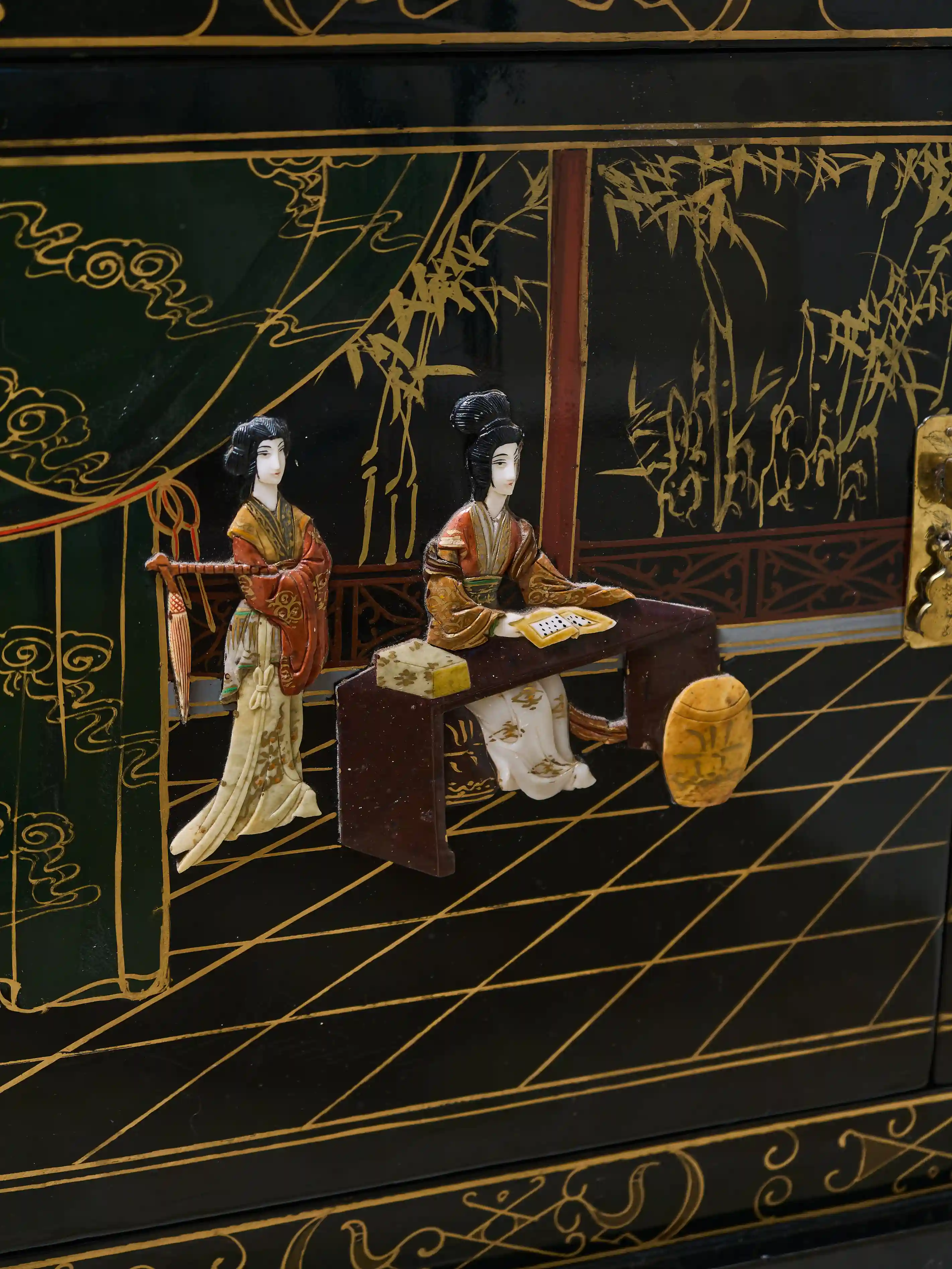 Čínská vykládaná komoda