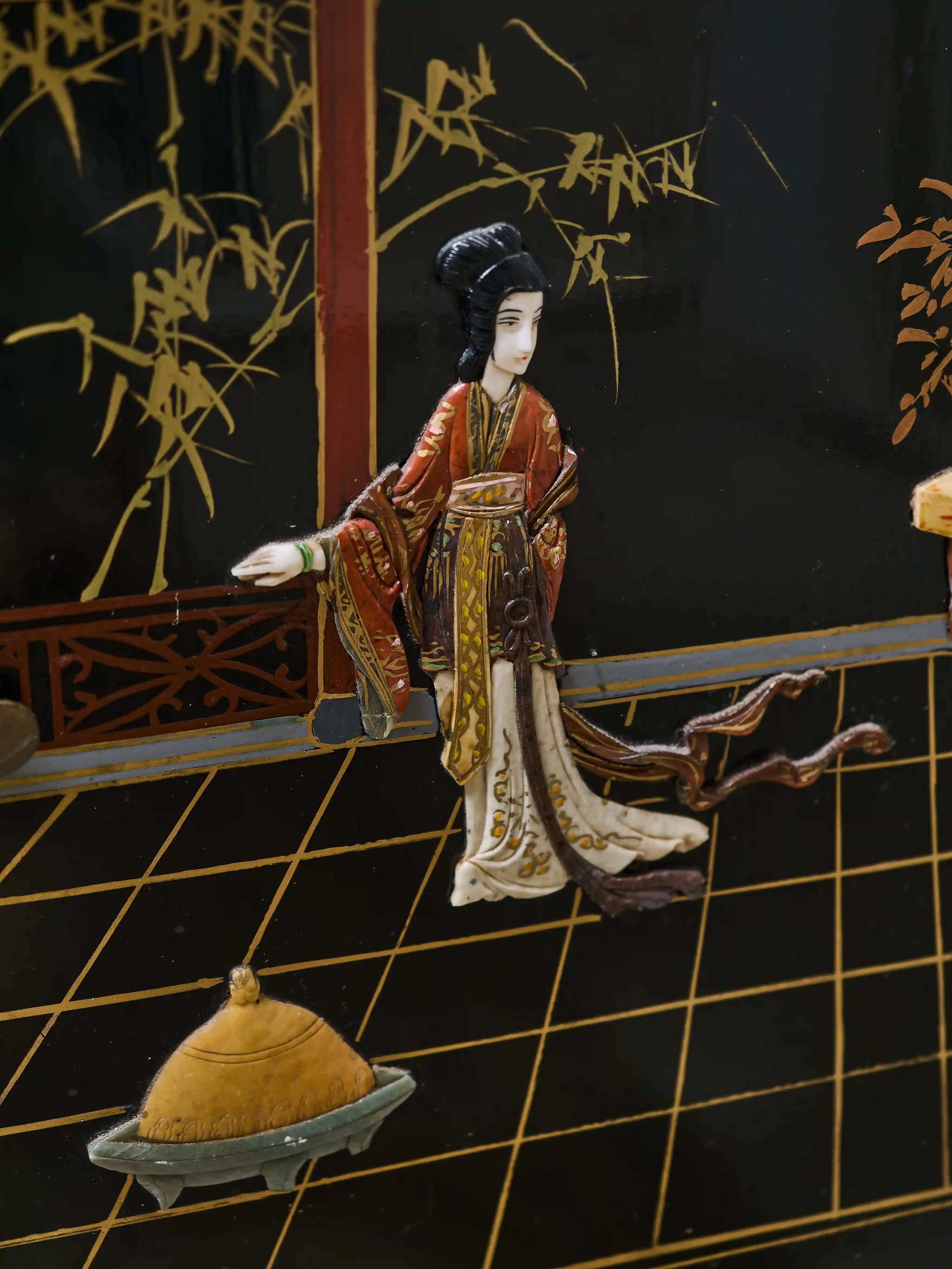 Čínská vykládaná komoda