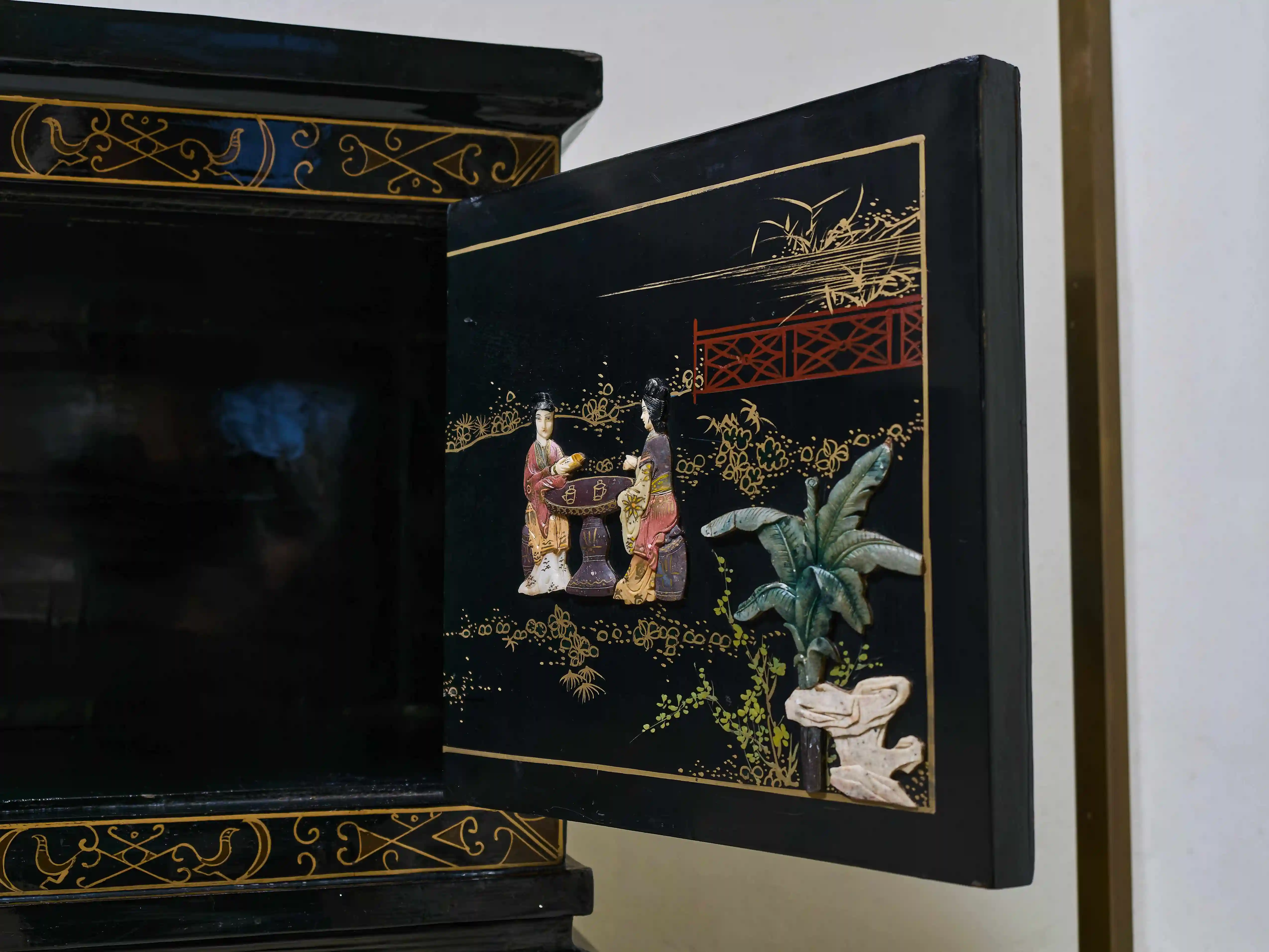 Čínská vykládaná komoda