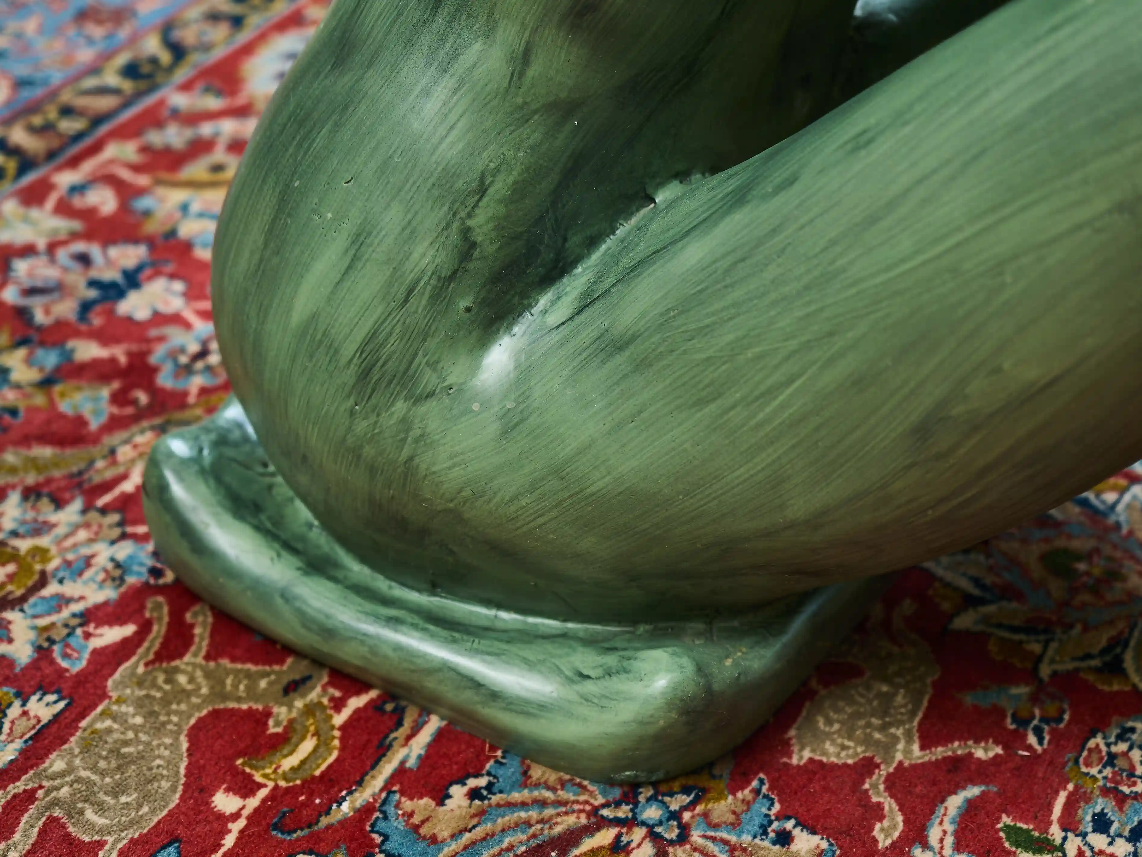 Konferenční stolek bronzová socha mladé ženy