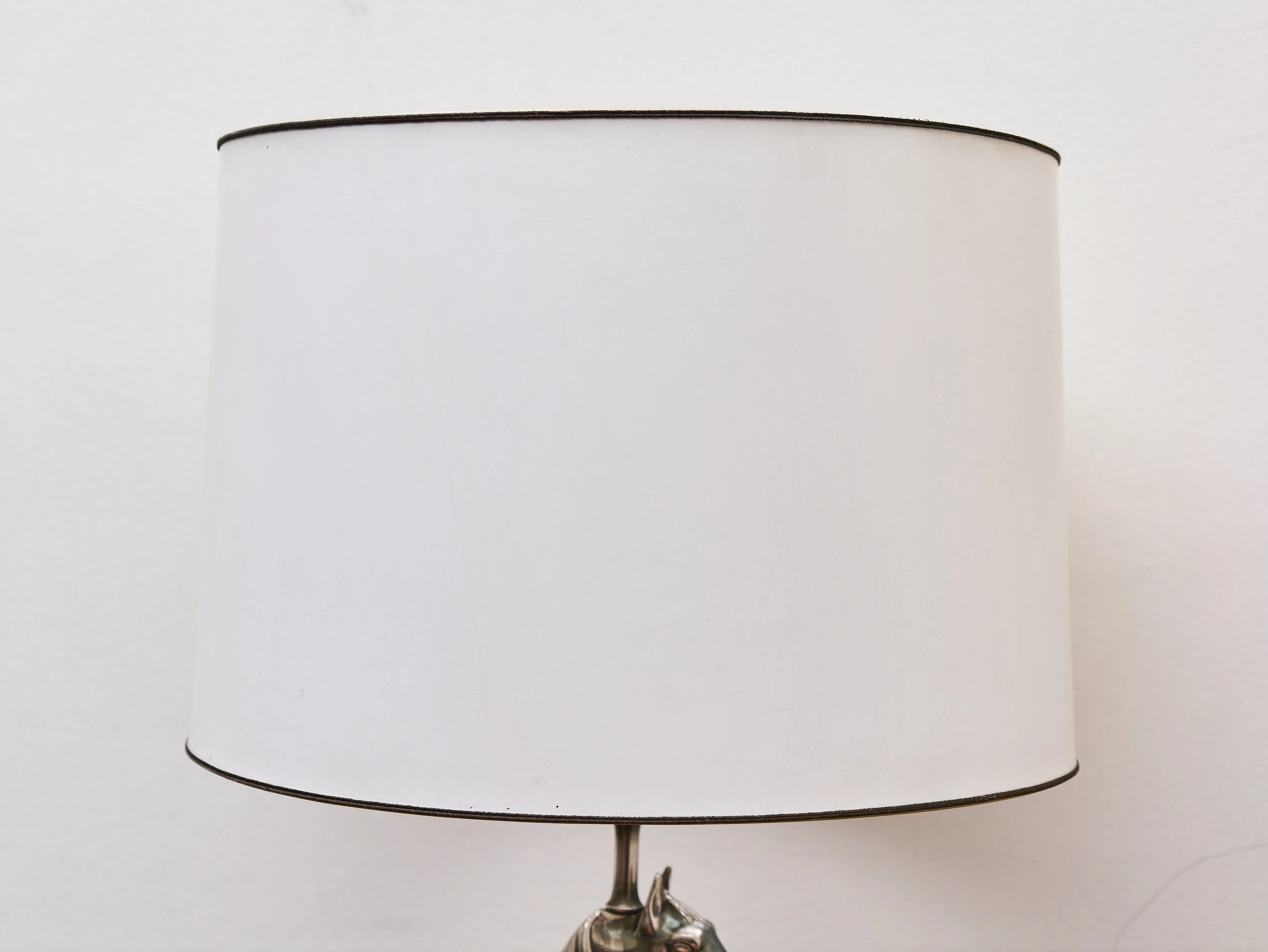 Stolní lampa s motivem koňské hlavy