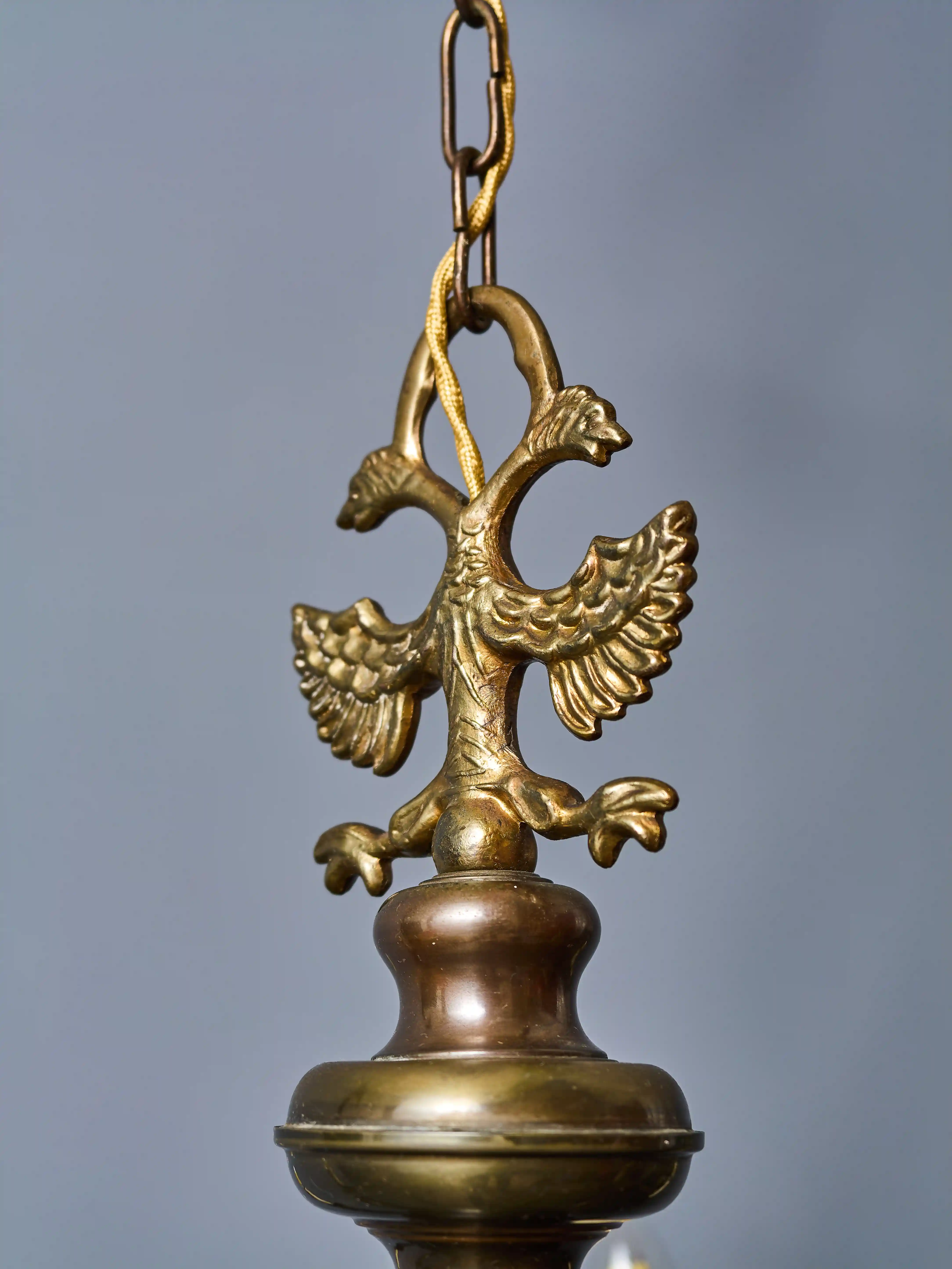 Osmiramenný vlámský lustr. Zrenovovaný