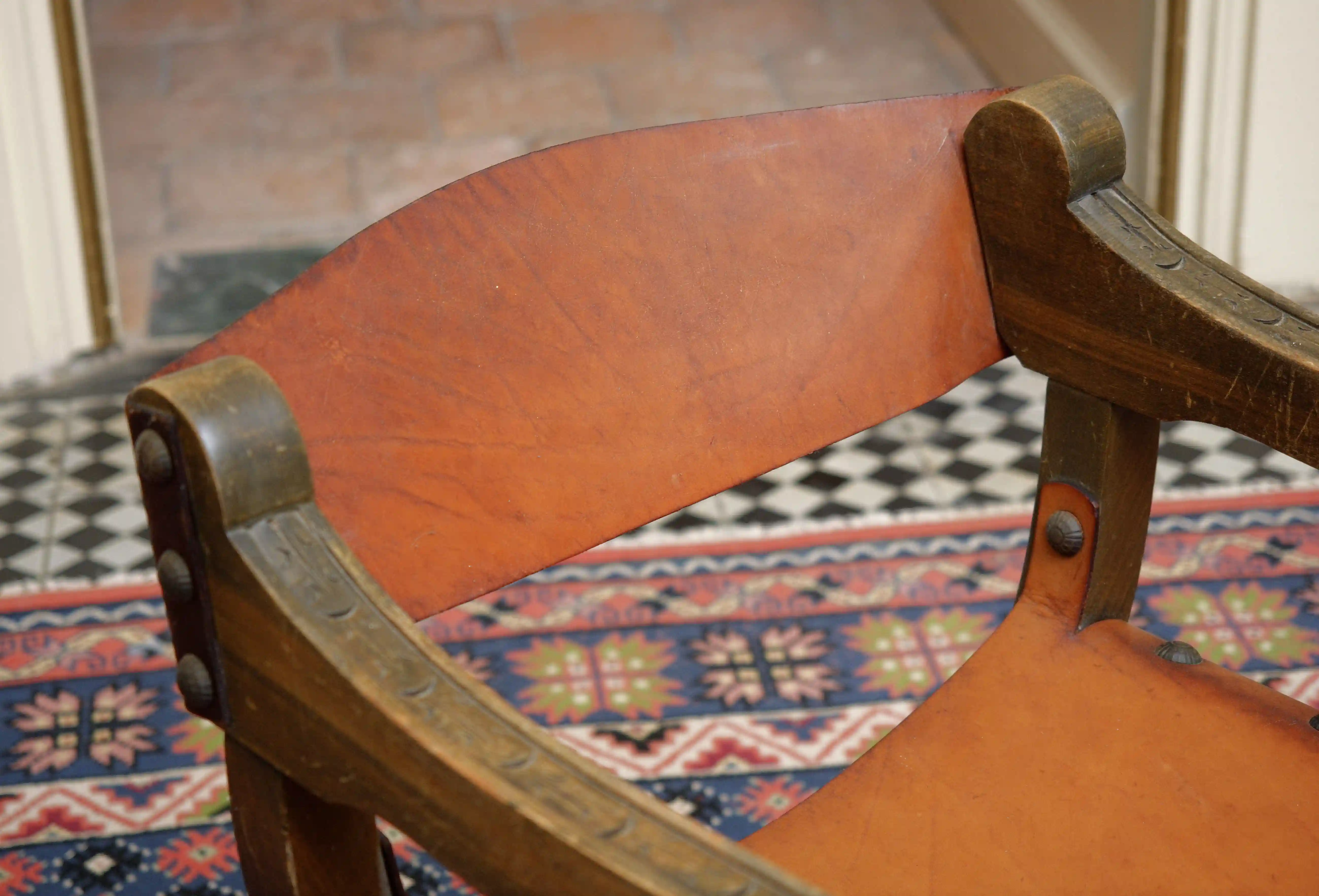 Starožitné křeslo Dagobert