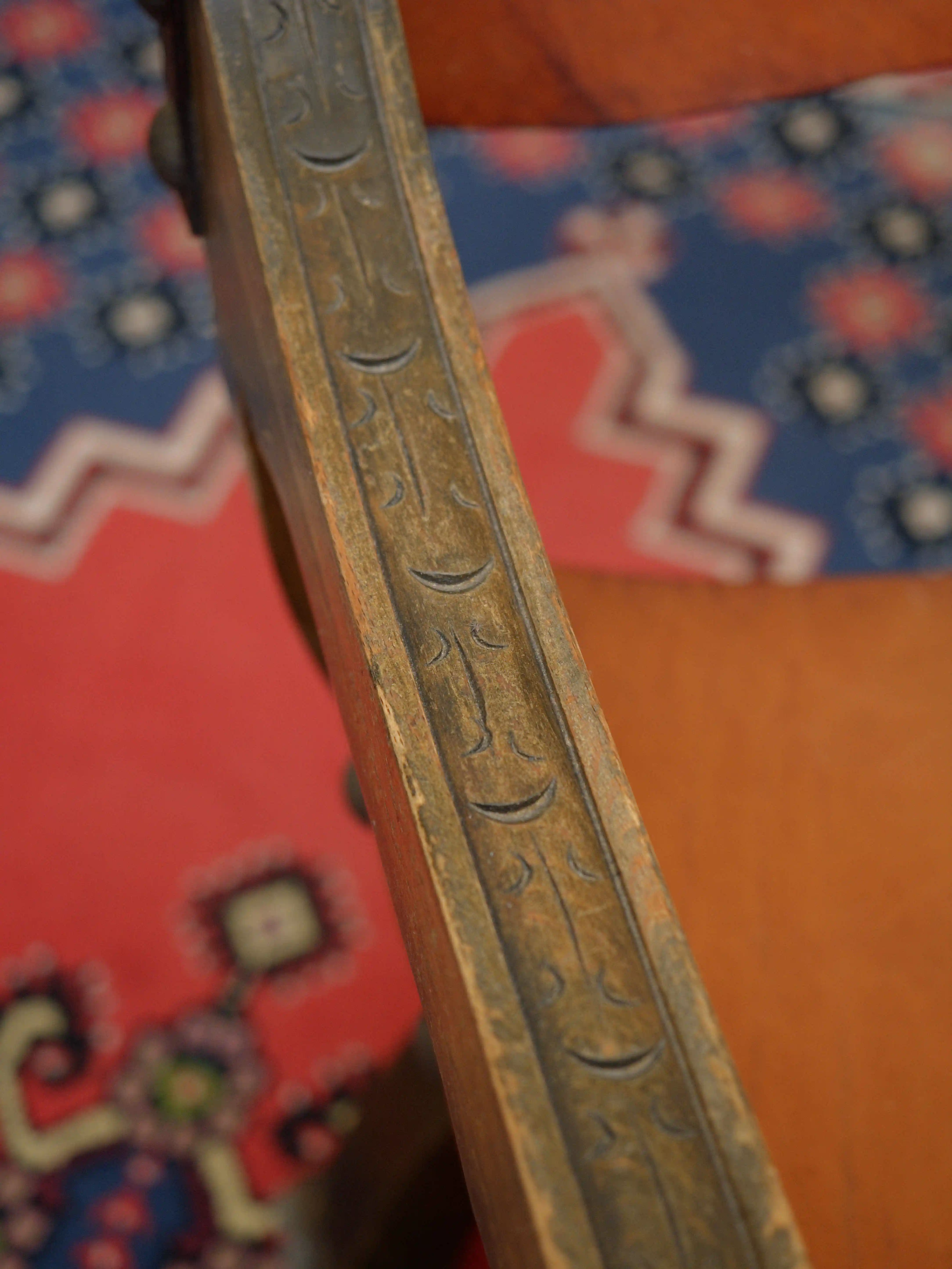 Starožitné křeslo Dagobert