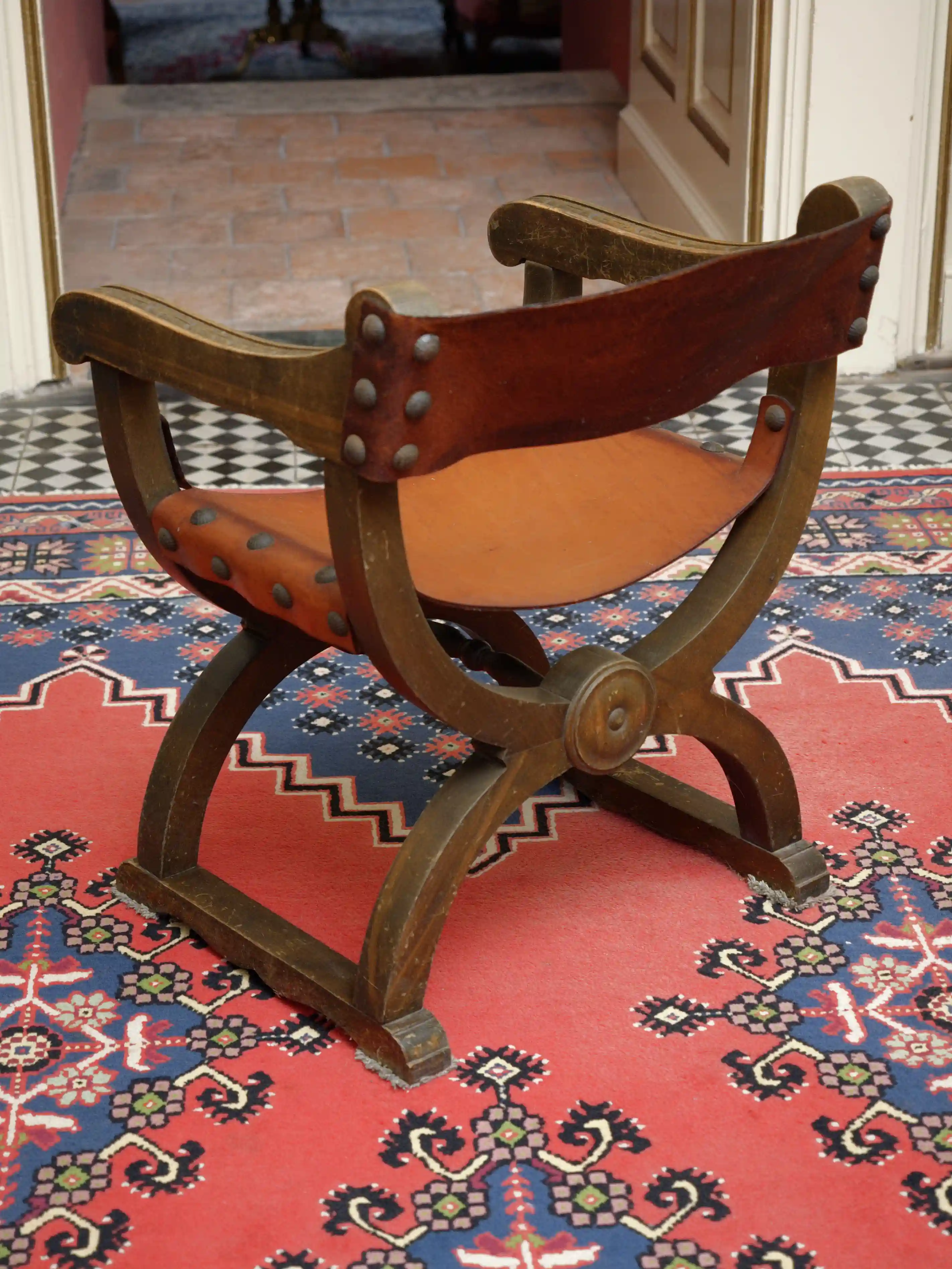 Starožitné křeslo Dagobert