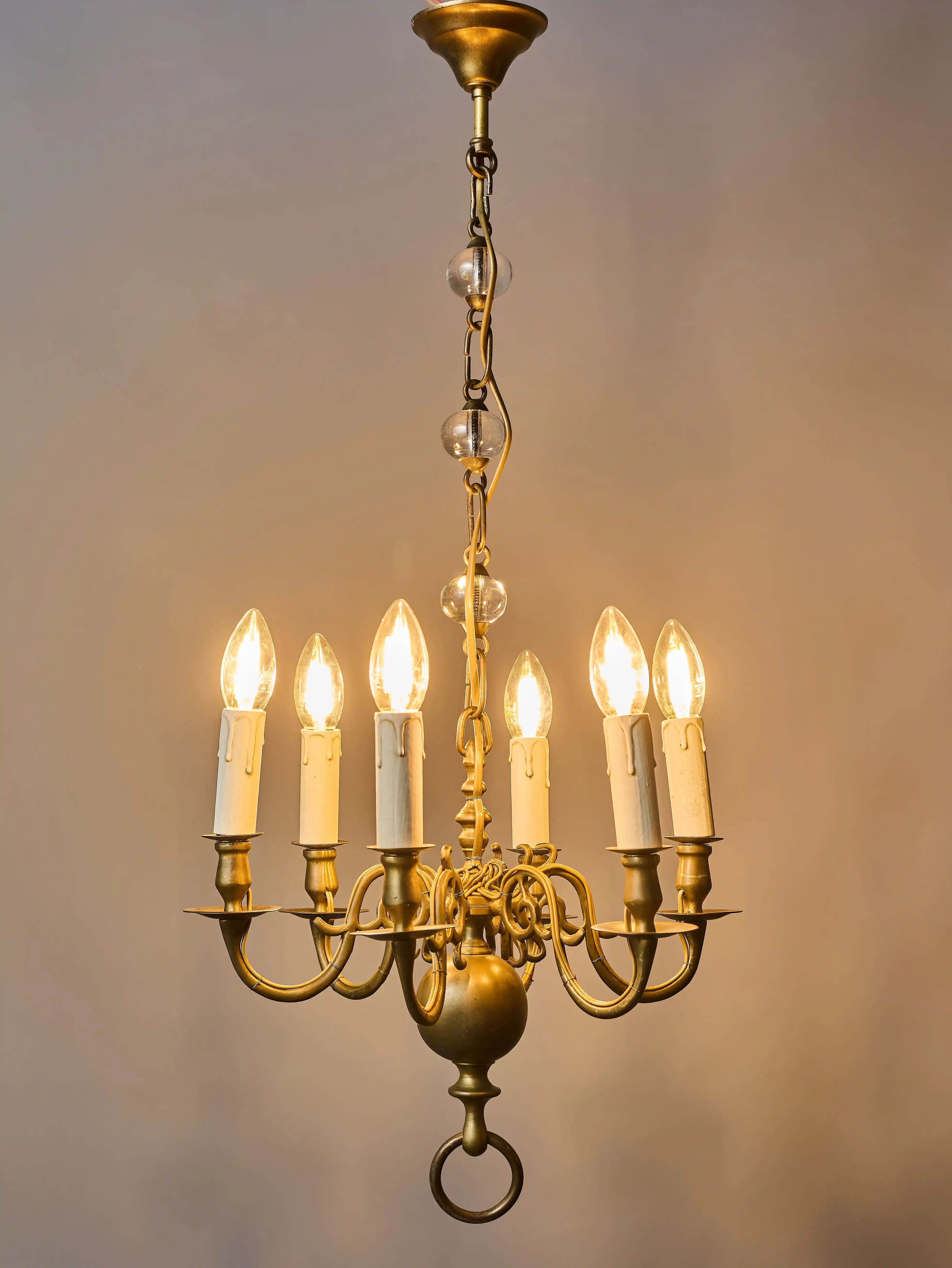 Starožitný šestiramenný bronzový lustr 