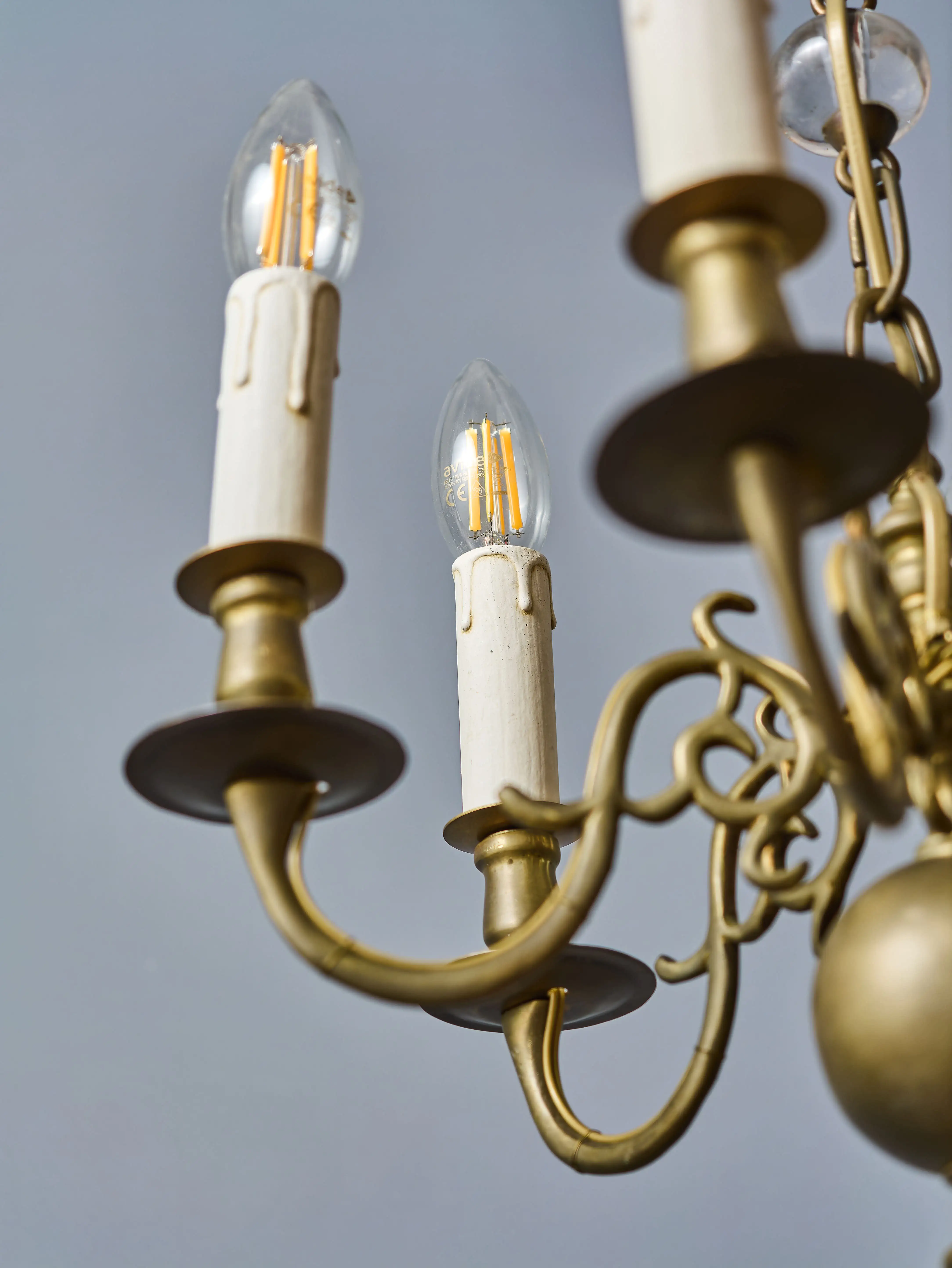 Starožitný šestiramenný bronzový lustr 