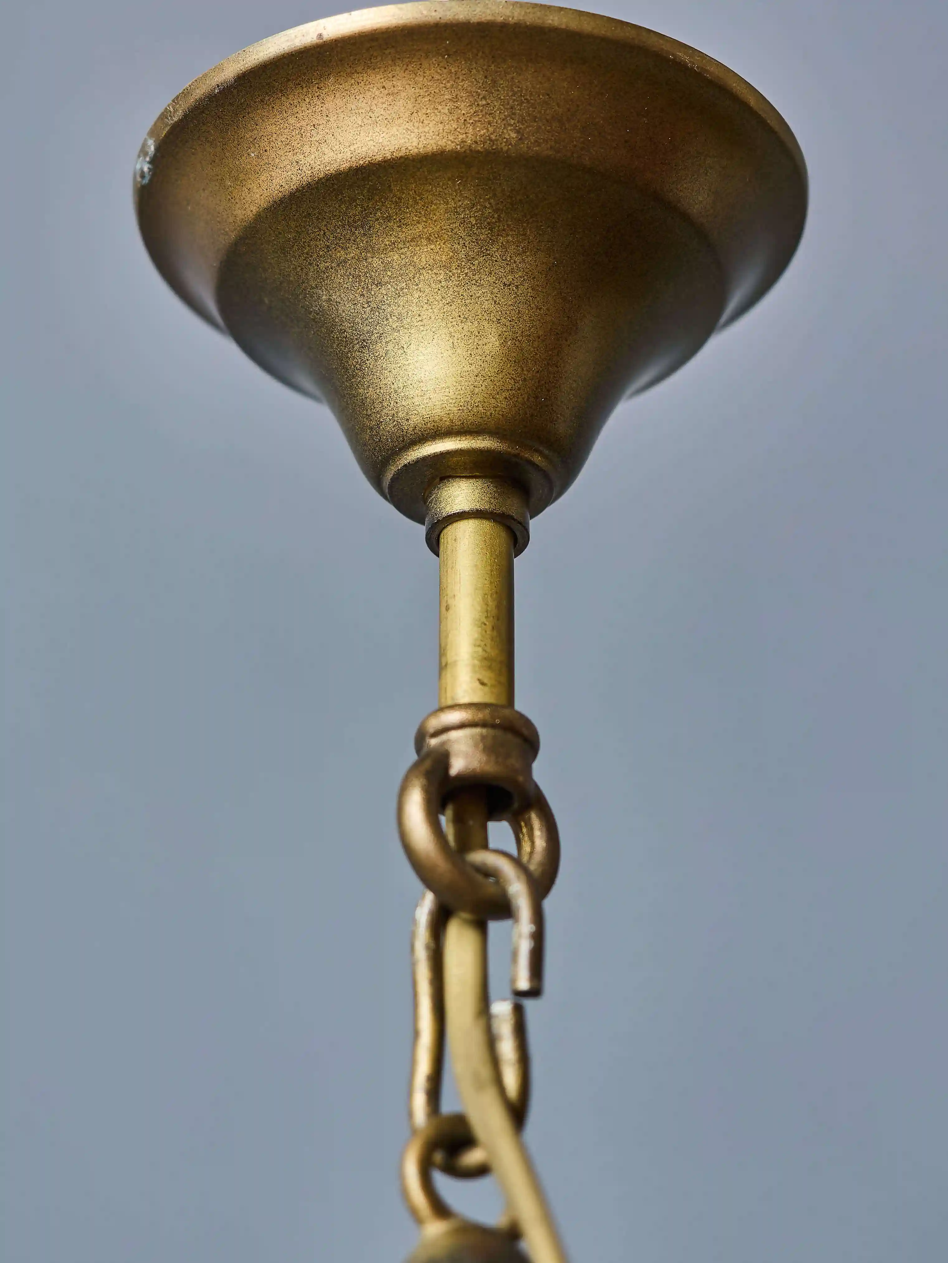 Starožitný šestiramenný bronzový lustr 