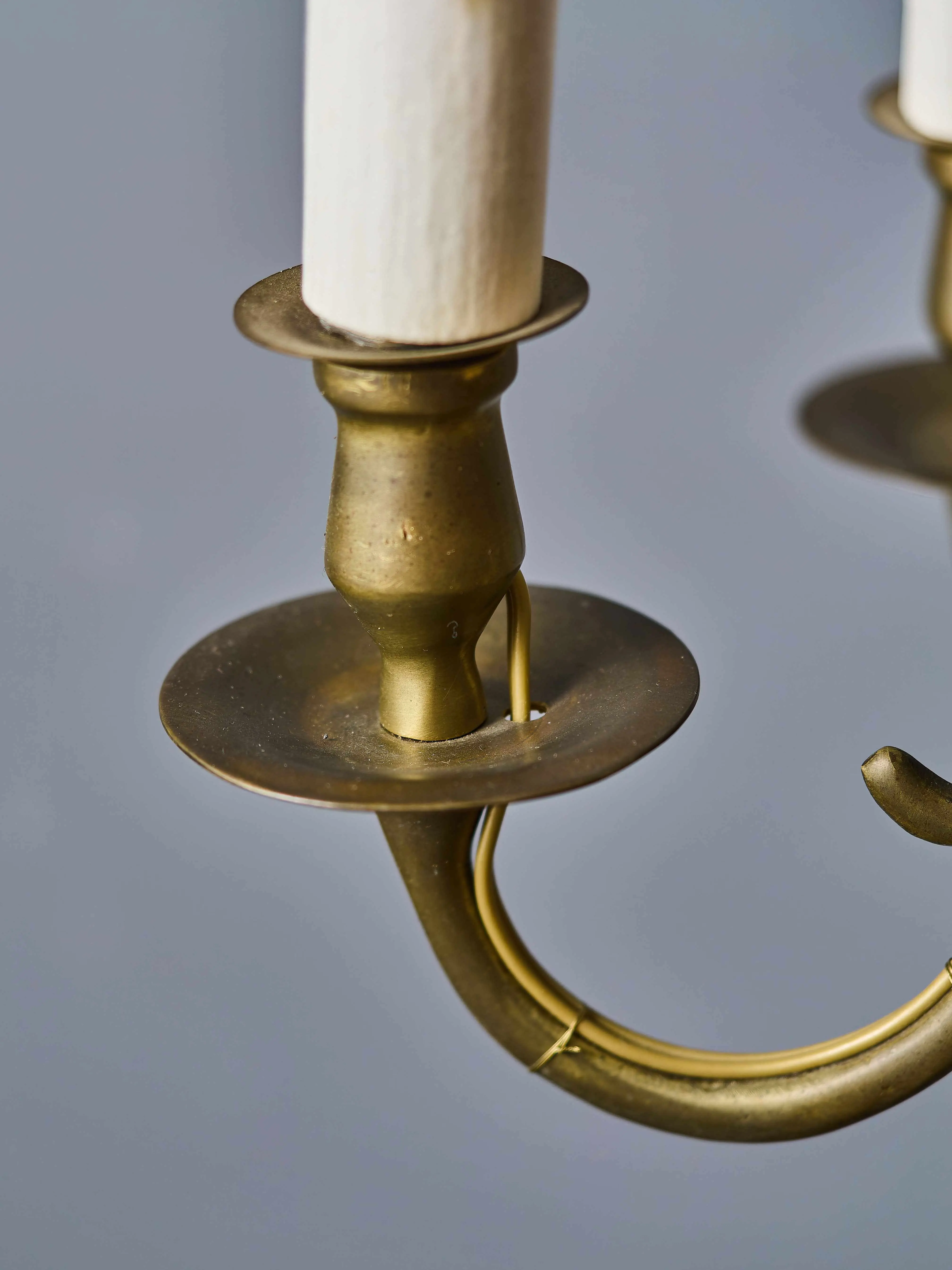 Starožitný šestiramenný bronzový lustr 