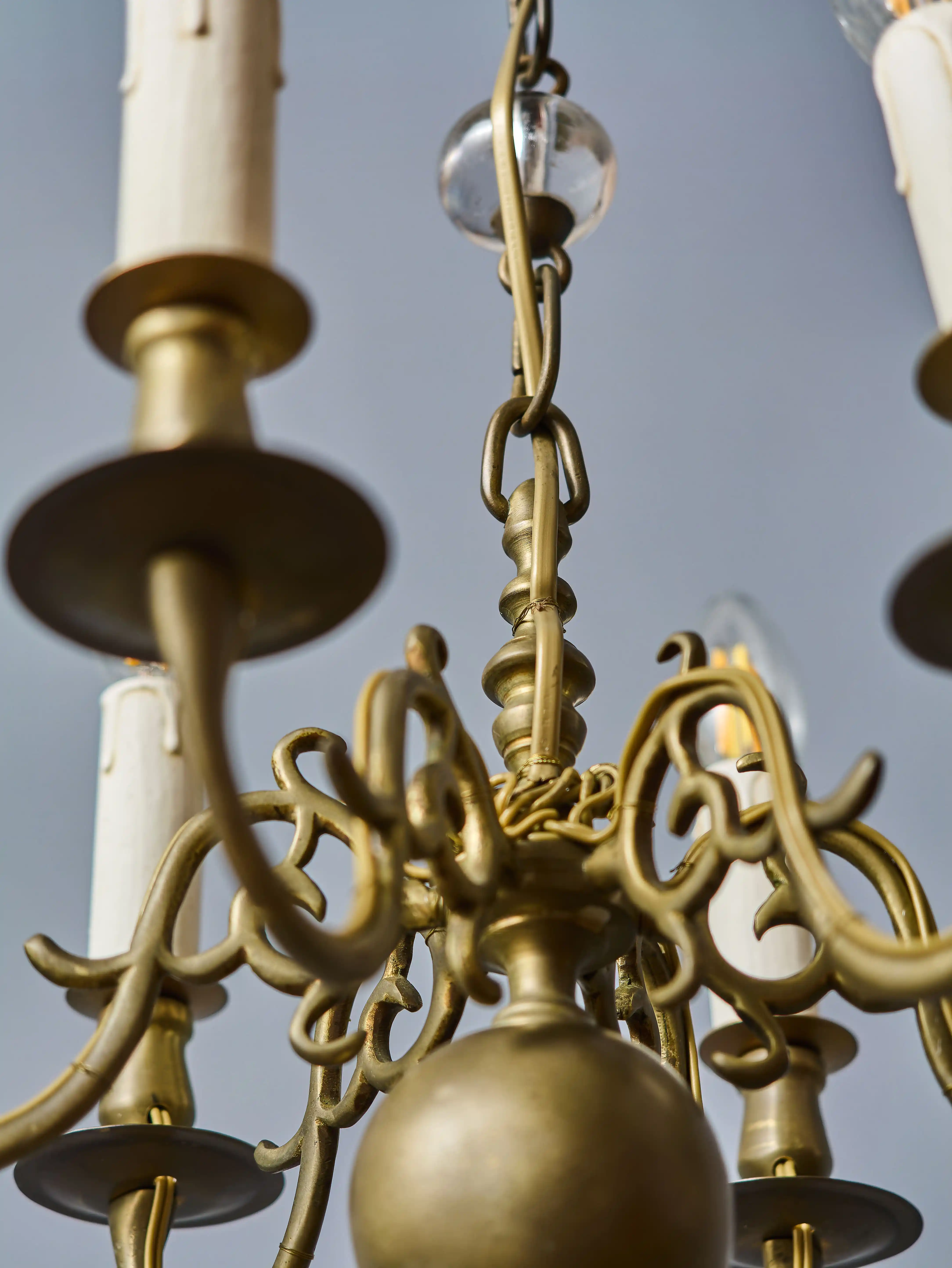 Starožitný šestiramenný bronzový lustr 