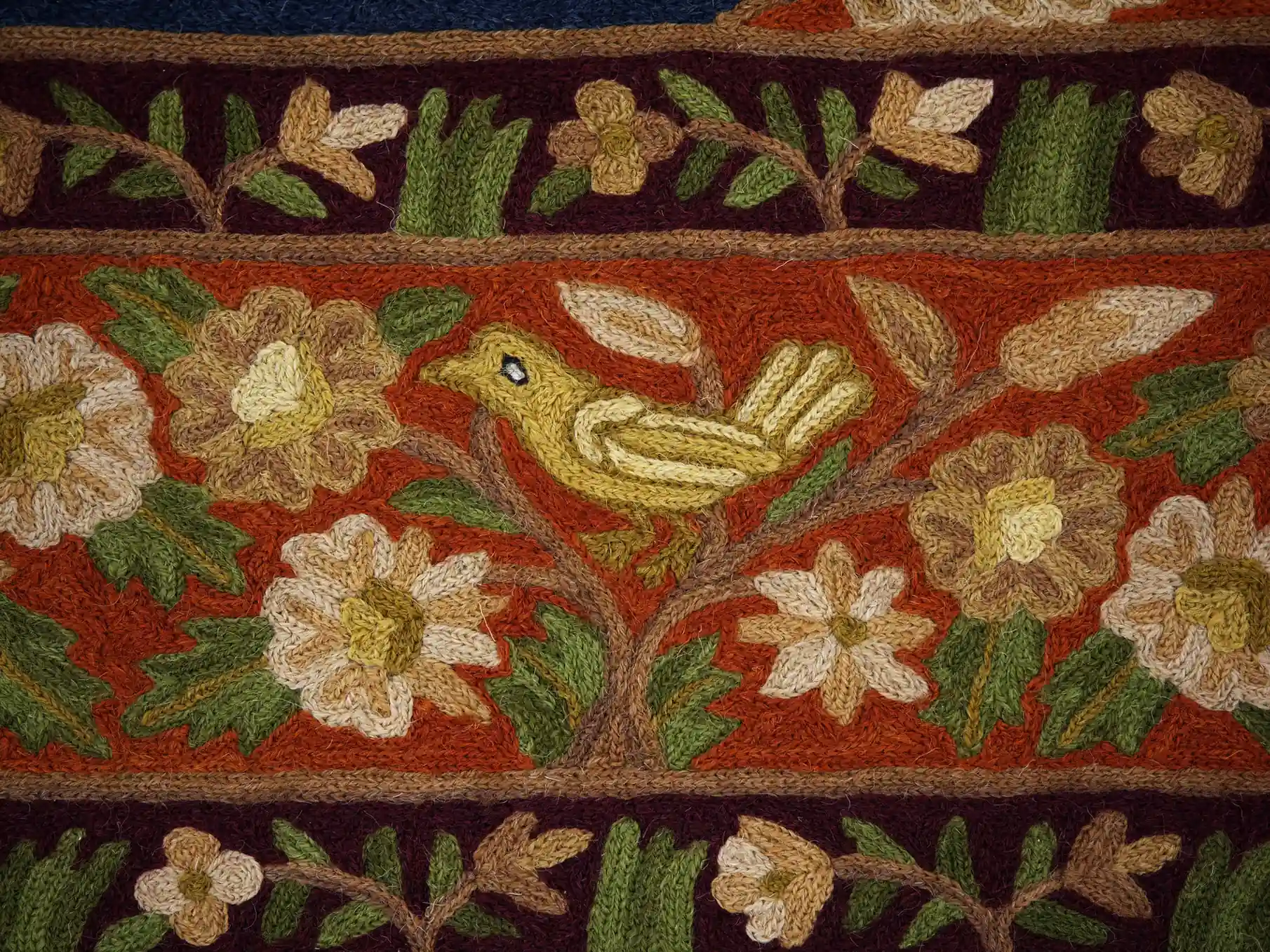 Ručně tkaný nástěnný koberec – tapiserie „Strom života s ptáky“