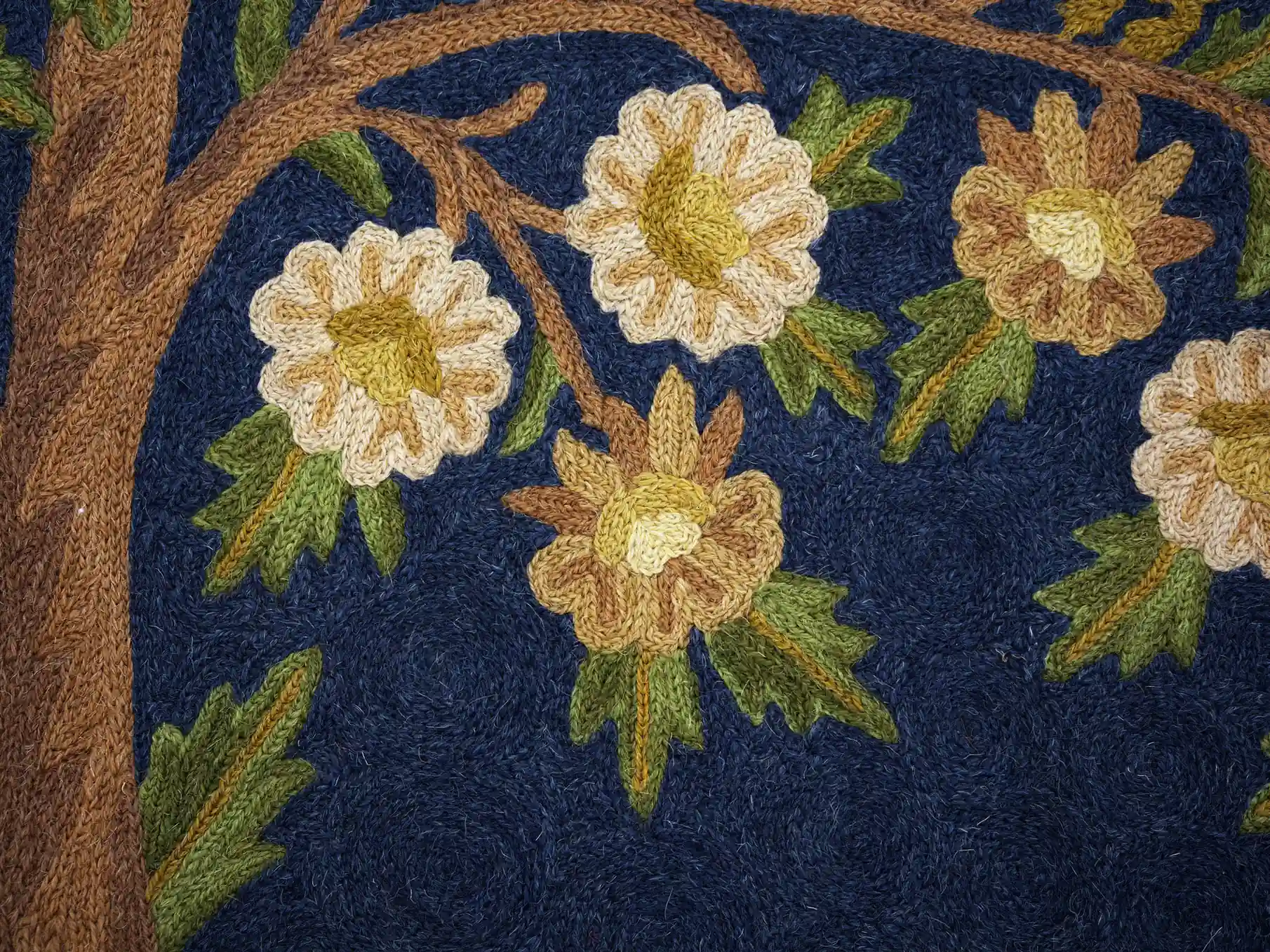 Ručně tkaný nástěnný koberec – tapiserie „Strom života s ptáky“