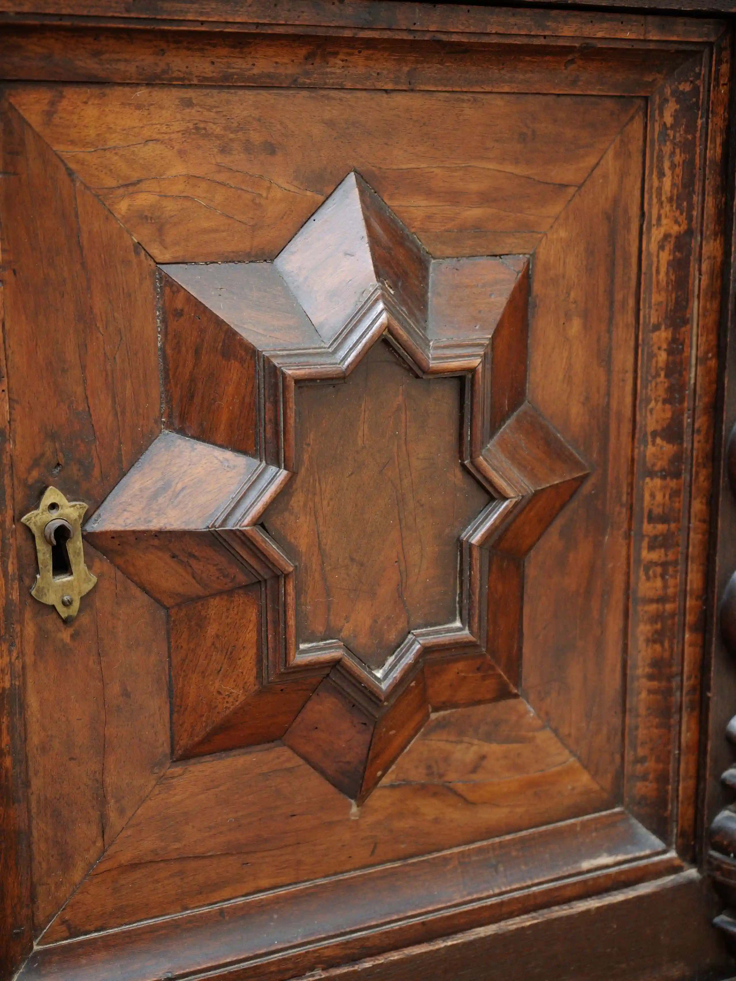 Barokní komoda se sekretářem 18. století