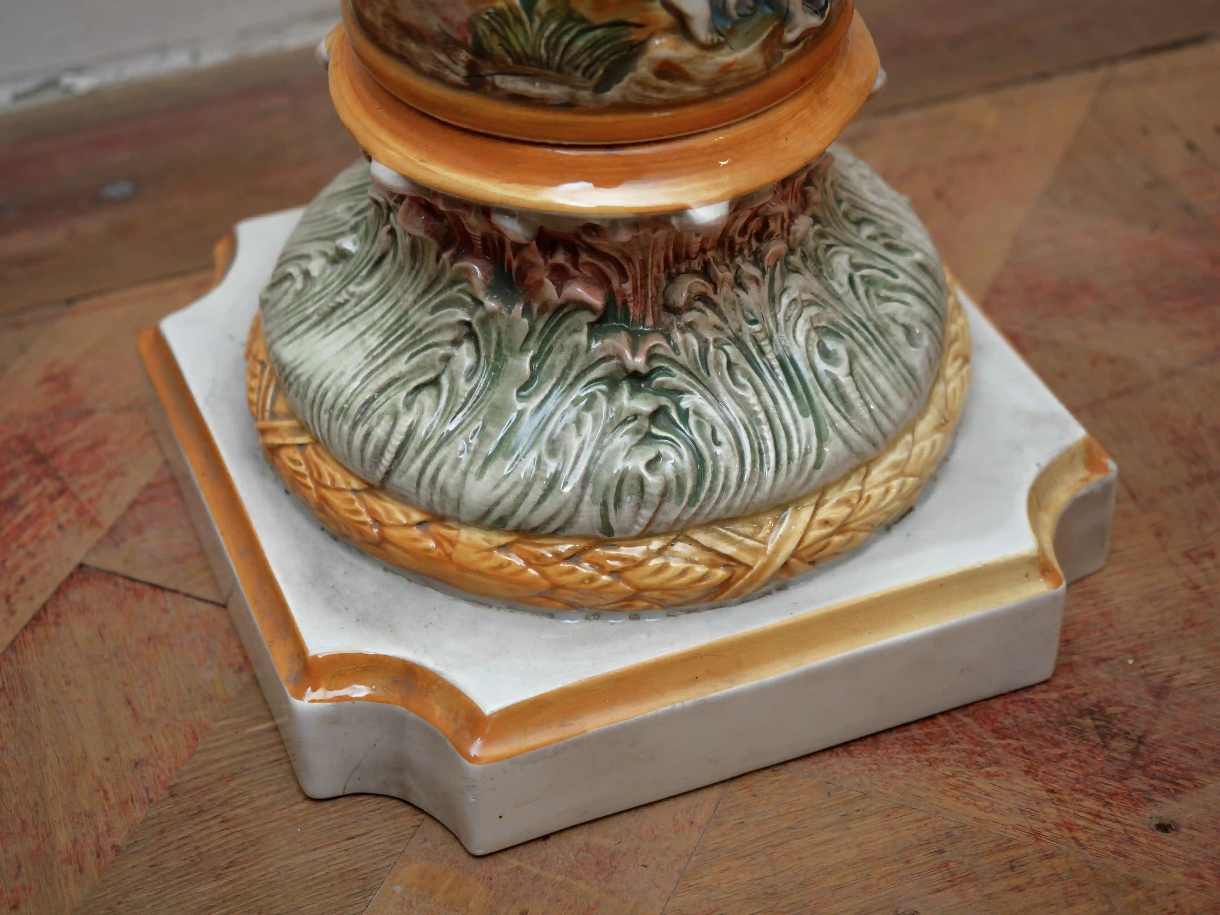 Porcelánový sloup / podstavec, Capodimonte, Itálie