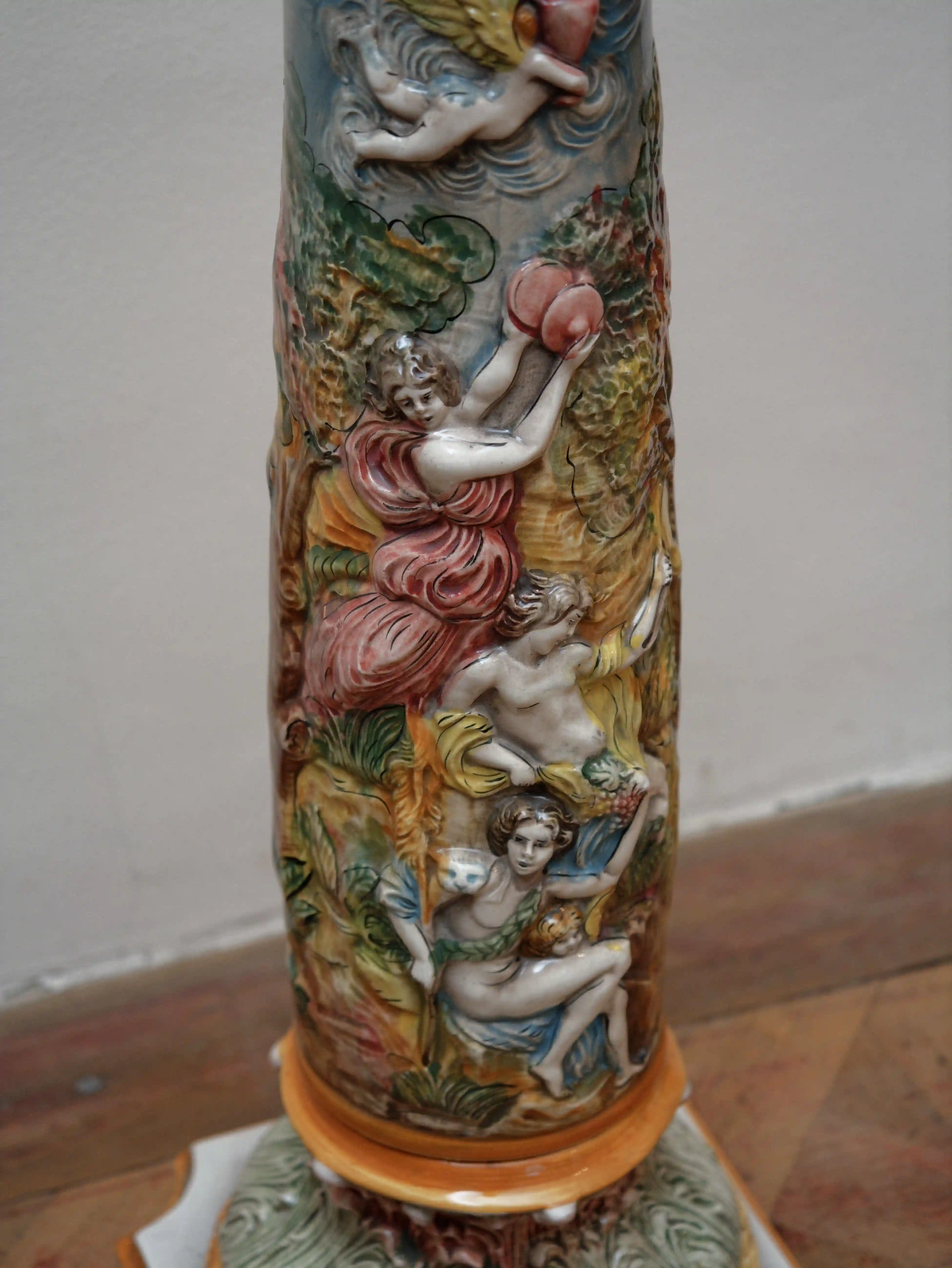 Porcelánový sloup / podstavec, Capodimonte, Itálie