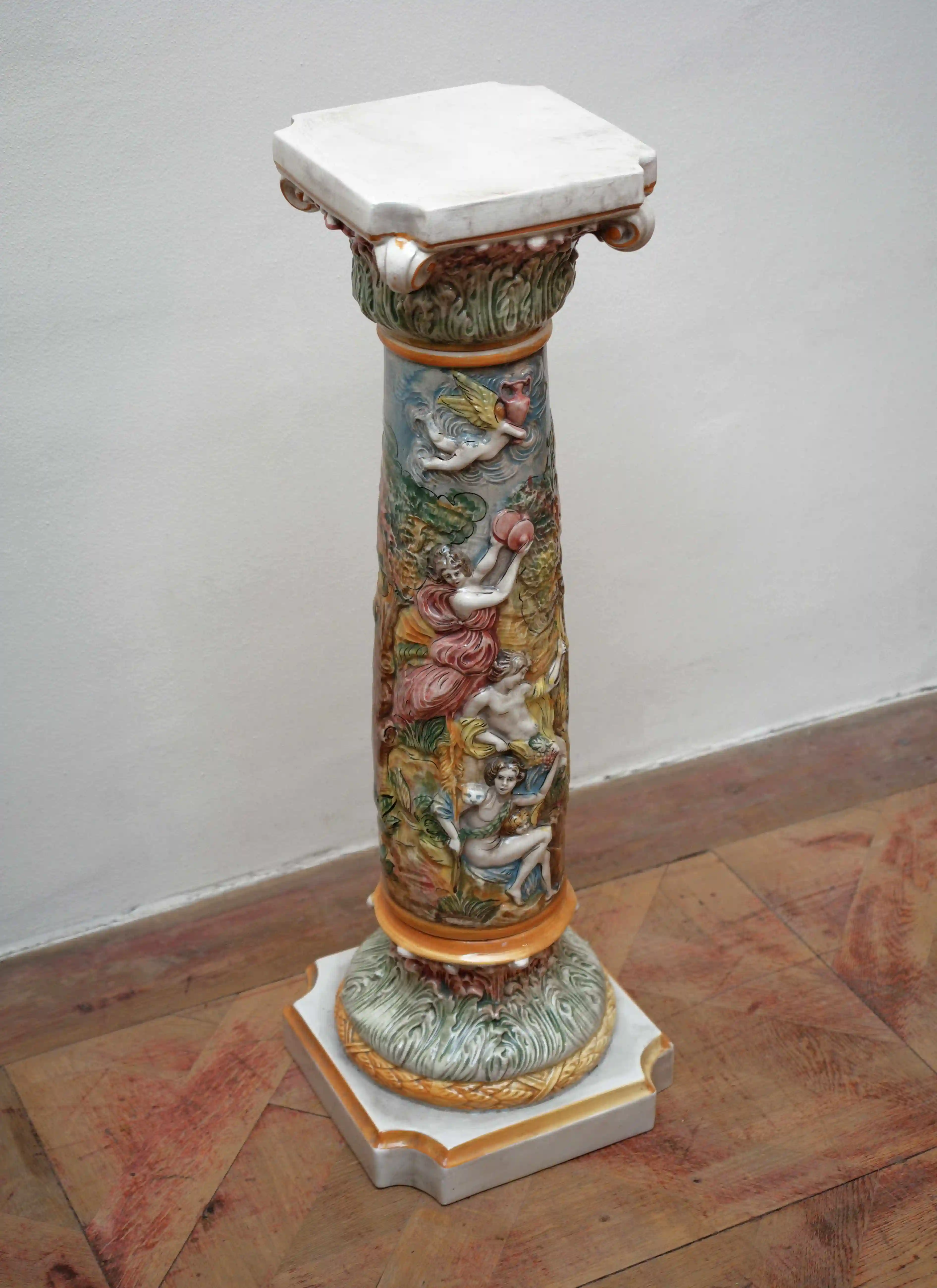 Porcelánový sloup / podstavec, Capodimonte, Itálie