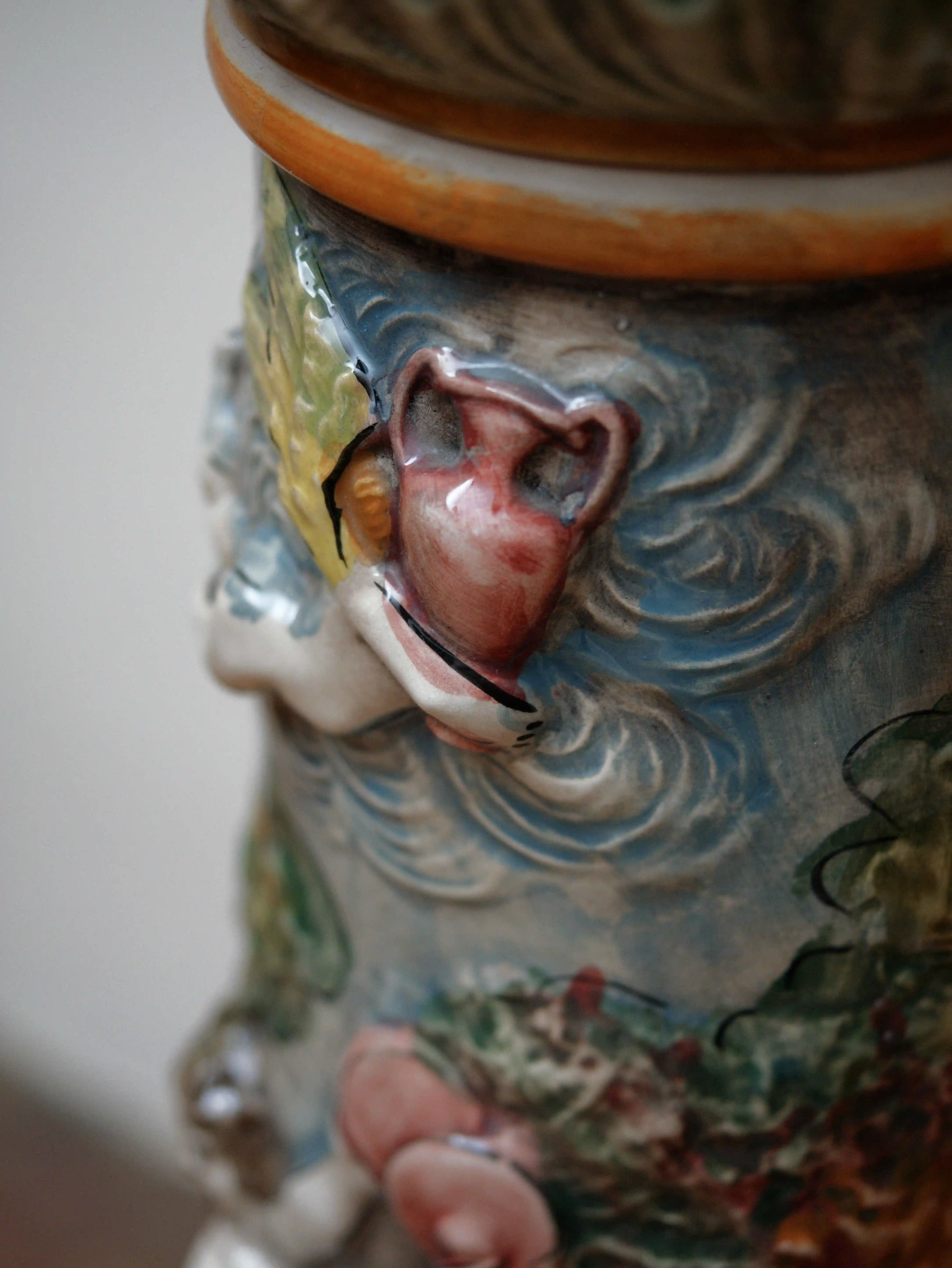 Porcelánový sloup / podstavec, Capodimonte, Itálie