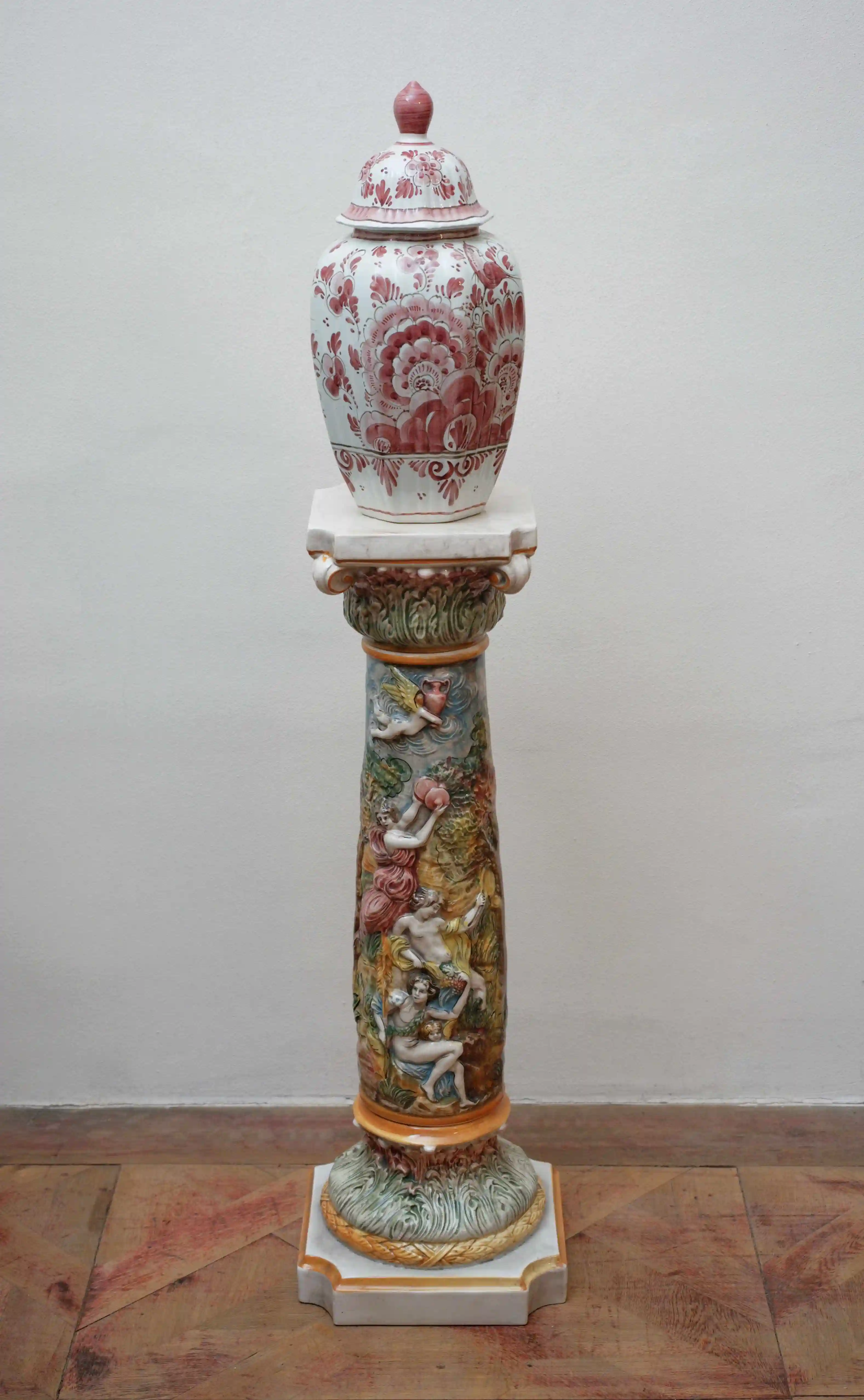 Porcelánový sloup / podstavec, Capodimonte, Itálie
