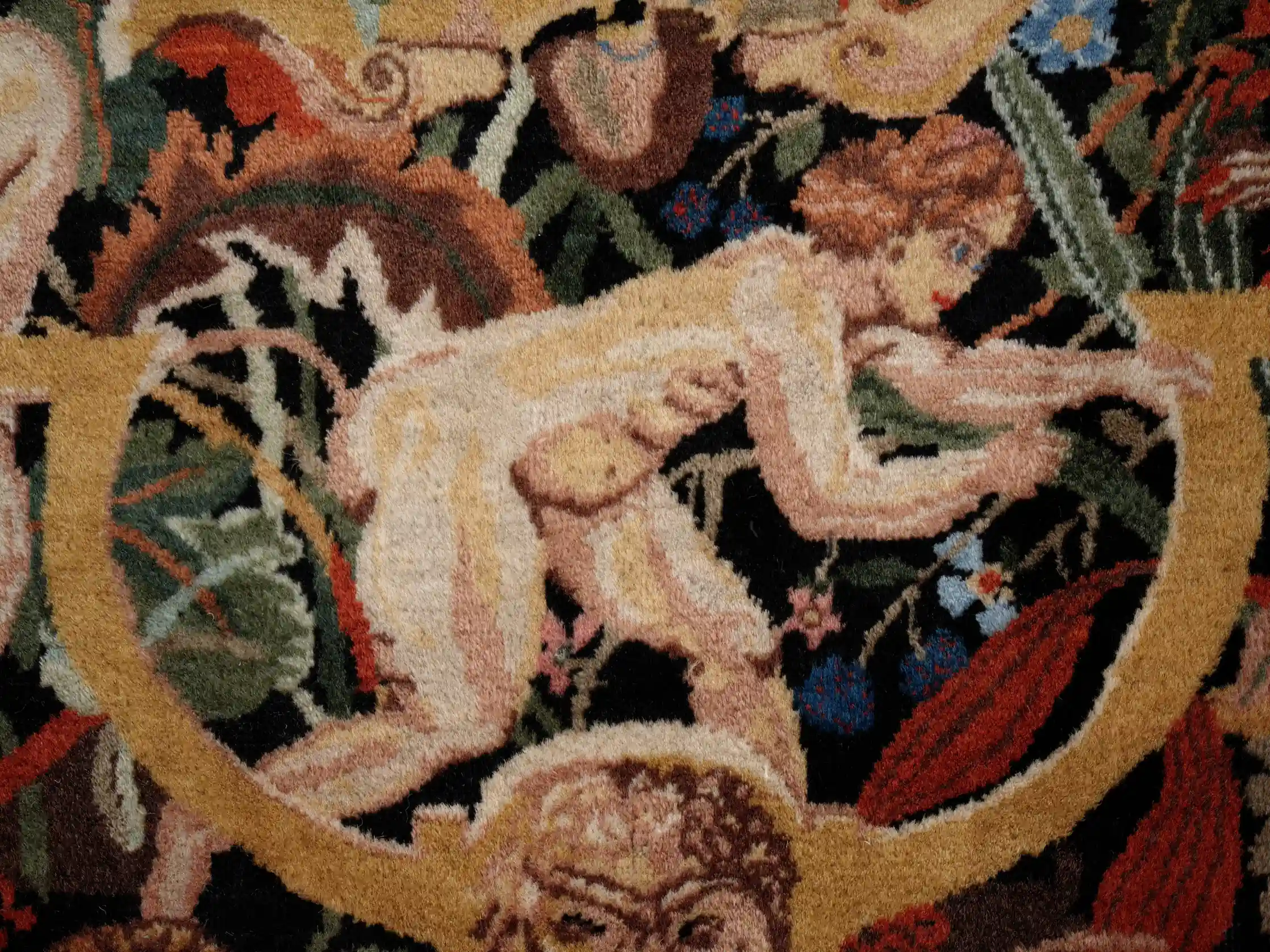 Perský figurální koberec s Putti 217 X 183 cm