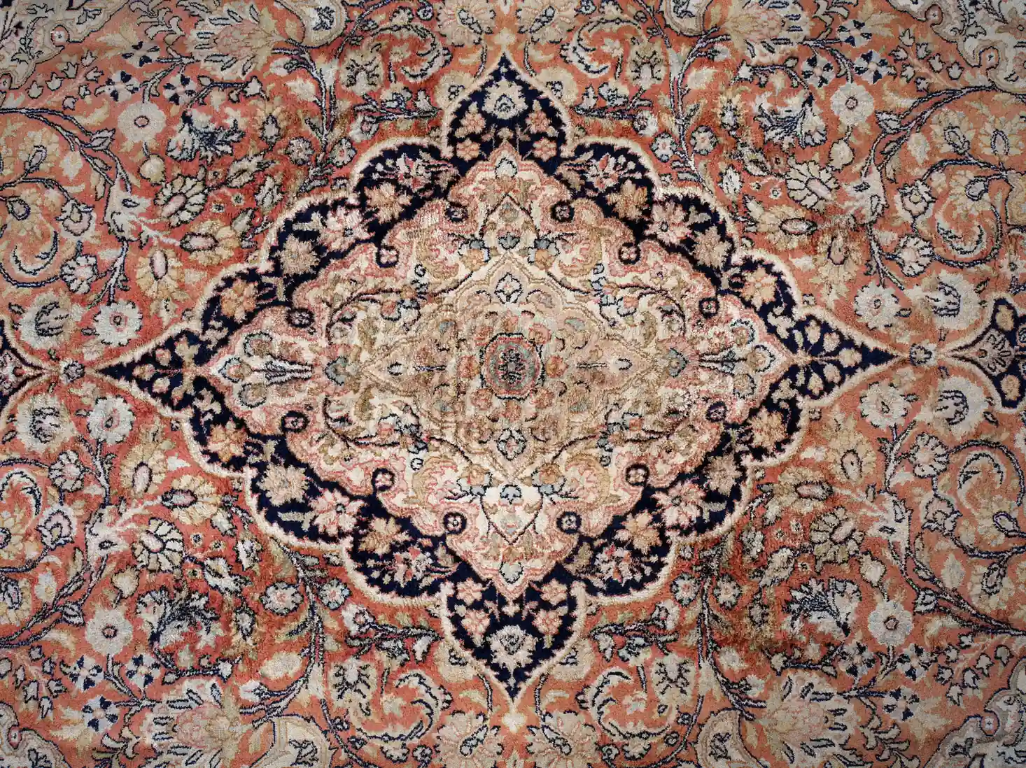 Hedvábný koberec z Kašmíru 303 X 186 cm
