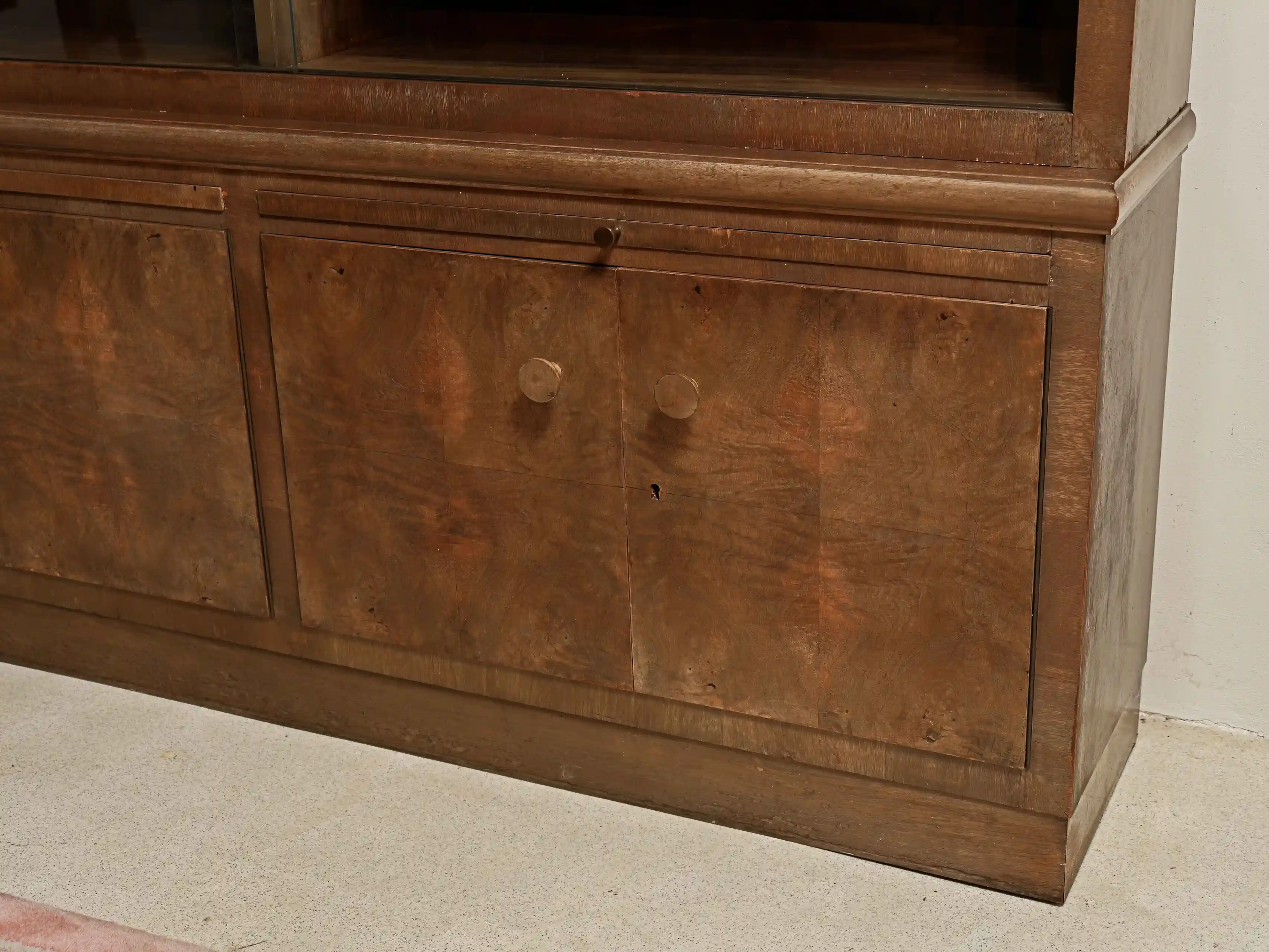 Obří knihovna Art Deco šíře 385 cm