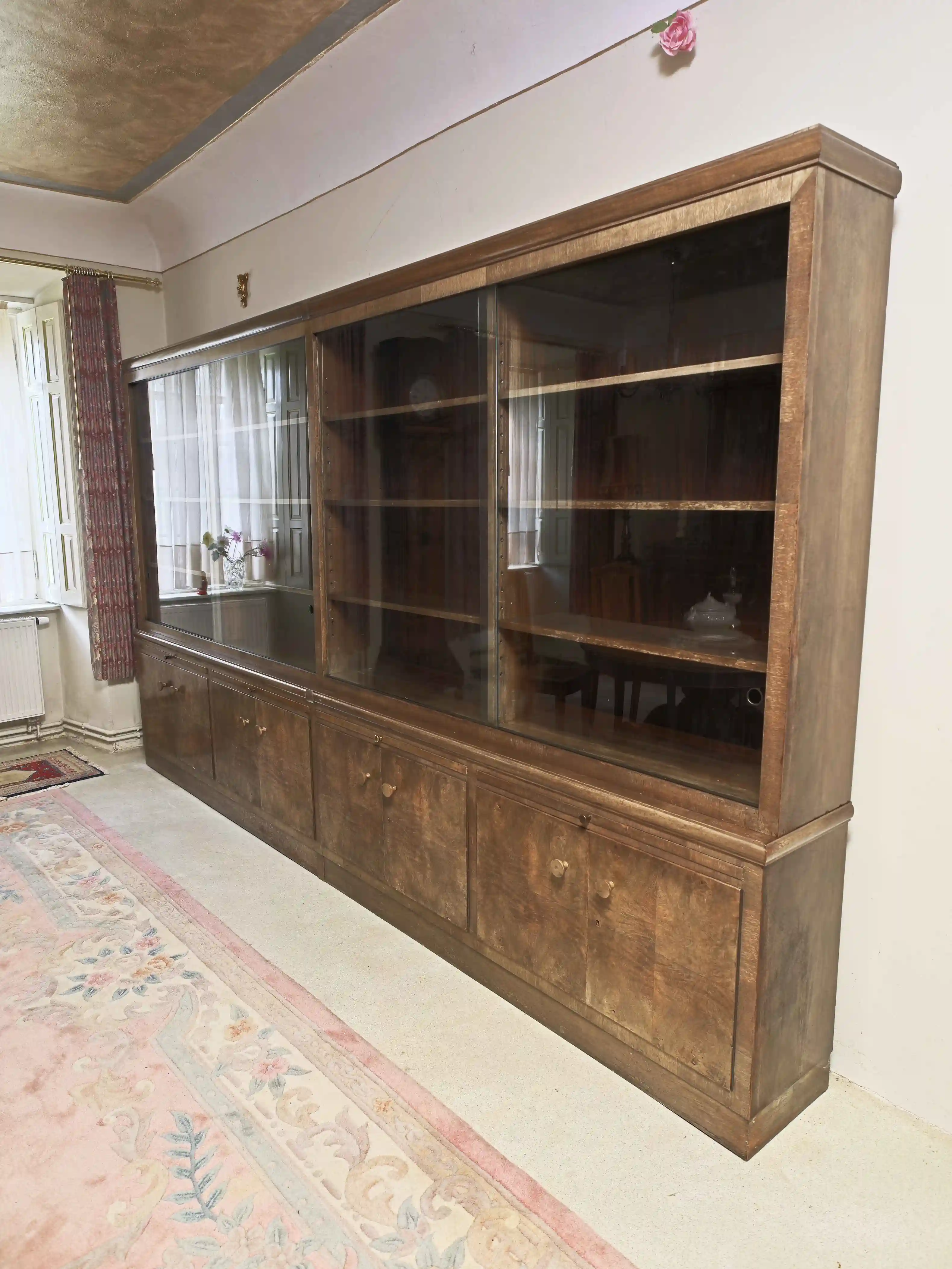 Obří knihovna Art Deco šíře 385 cm