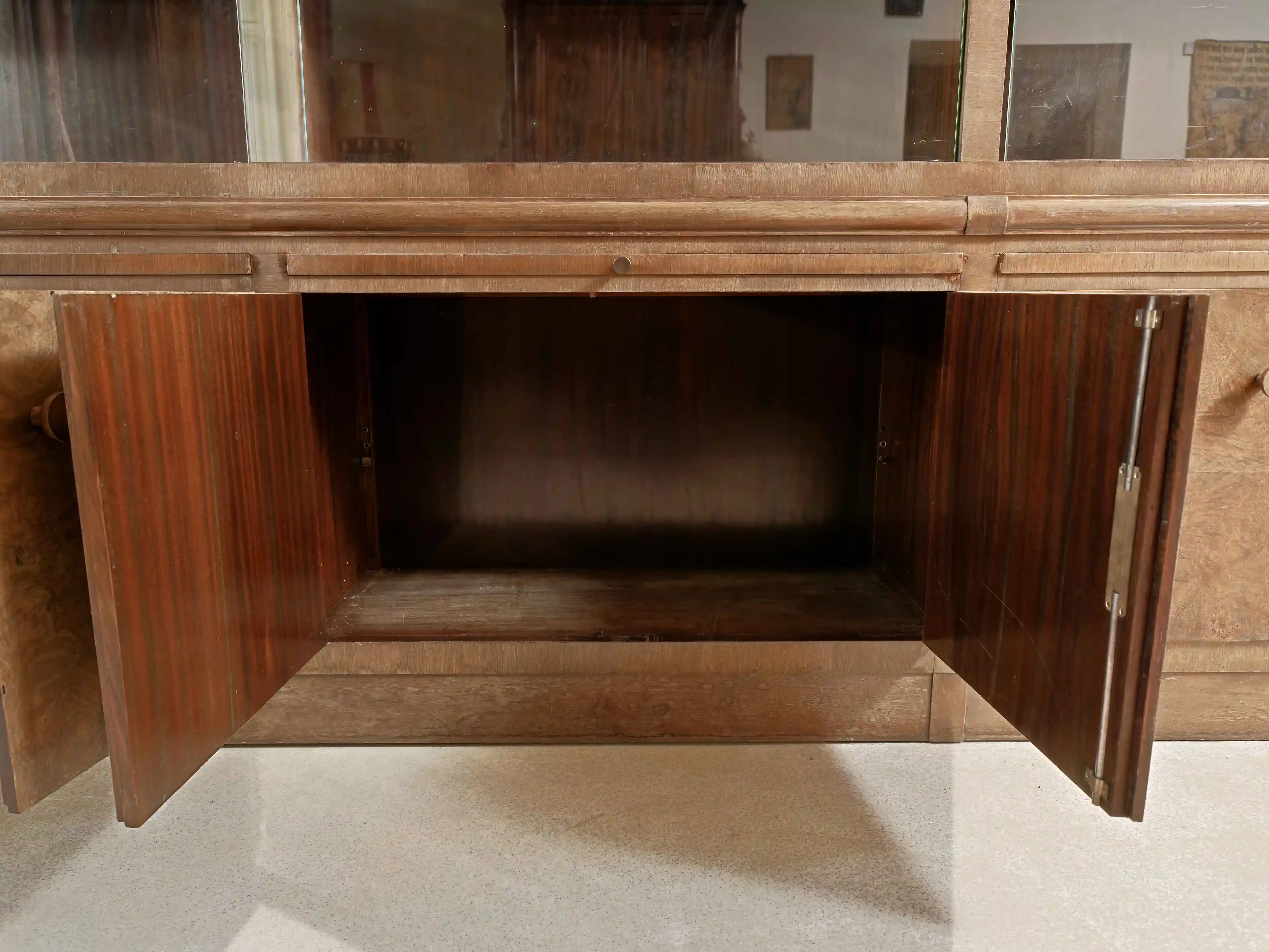 Obří knihovna Art Deco šíře 385 cm