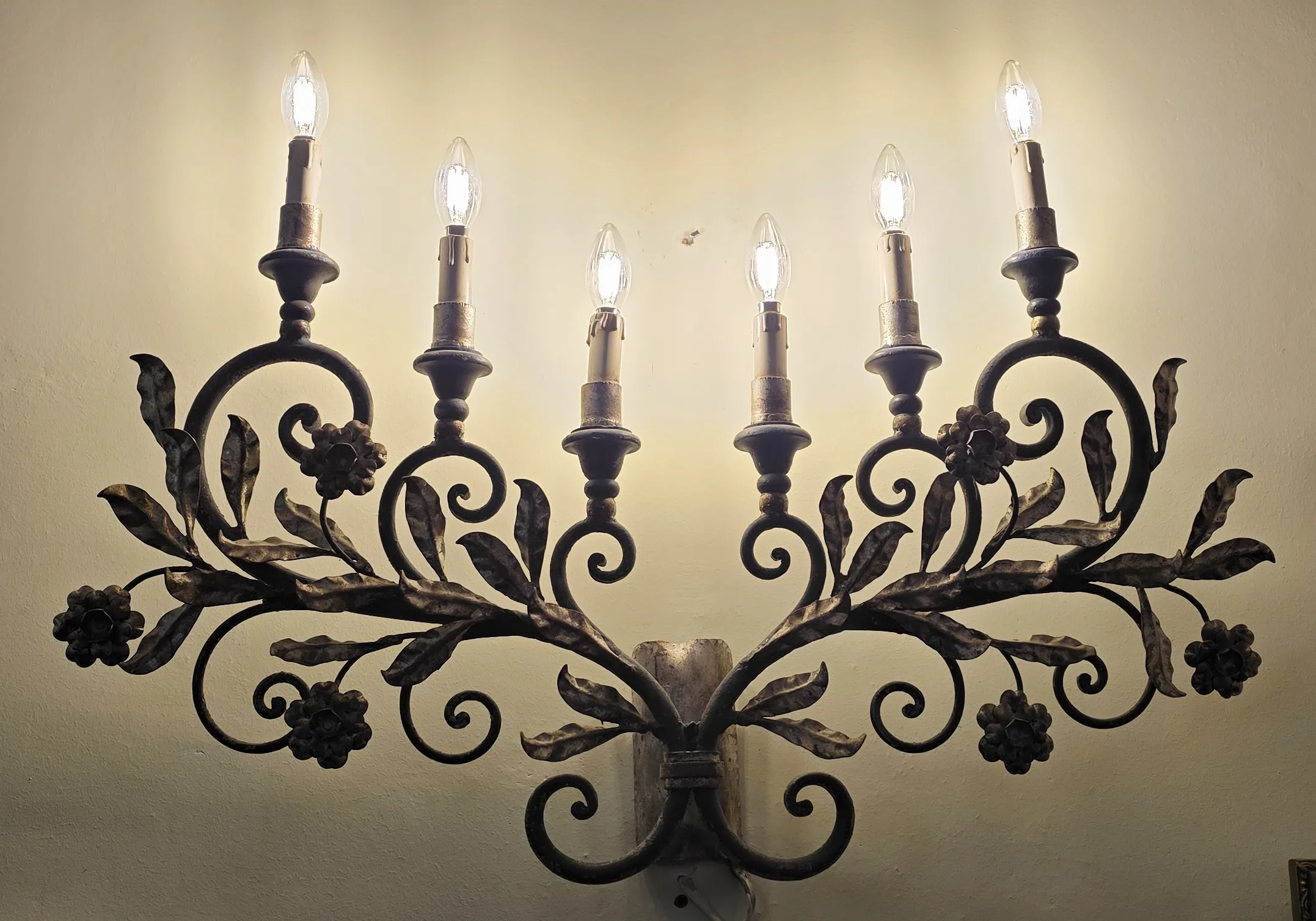 Florální nástěnná lampa na 6 žárovek