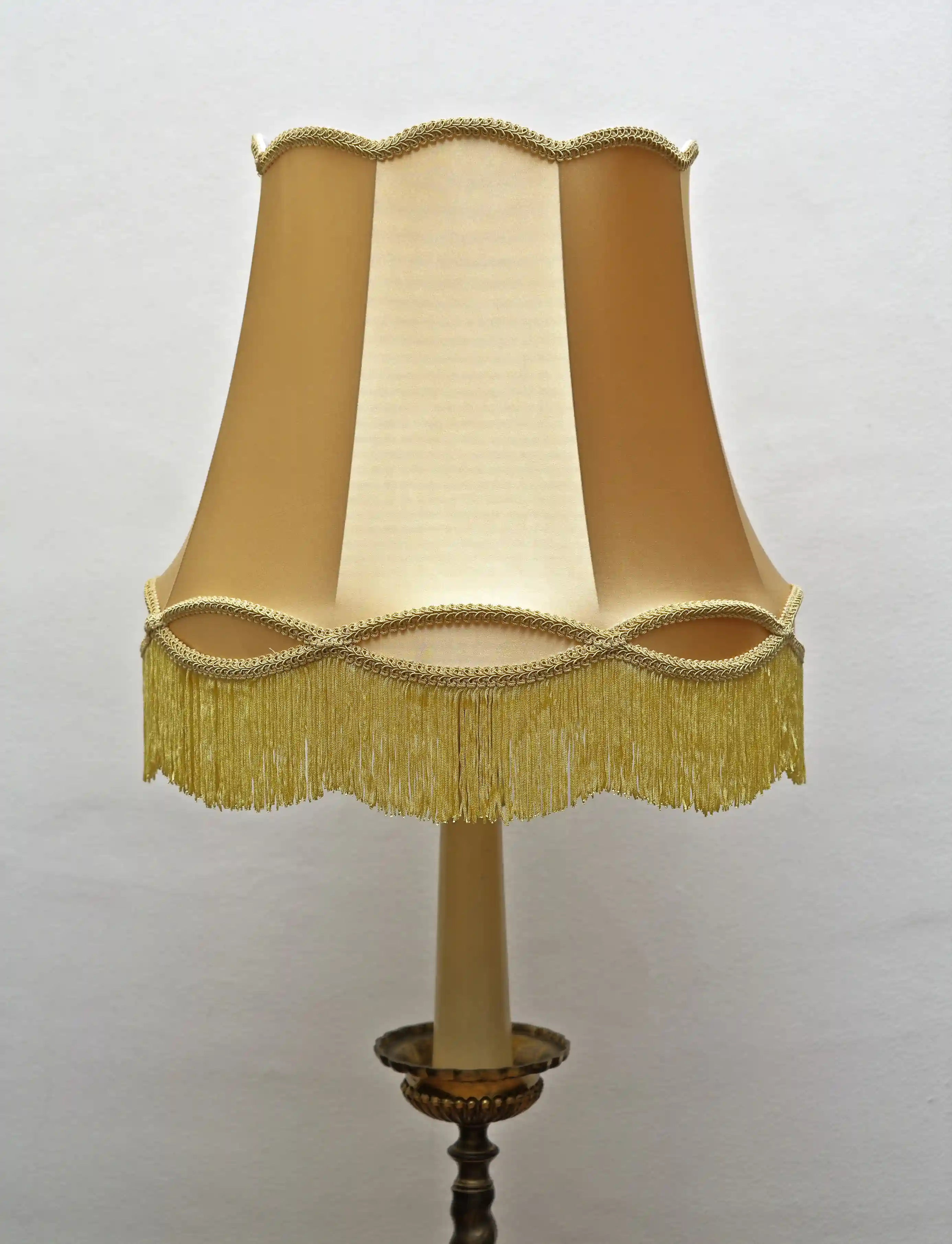 Starožitná neobarokní stojací lampa