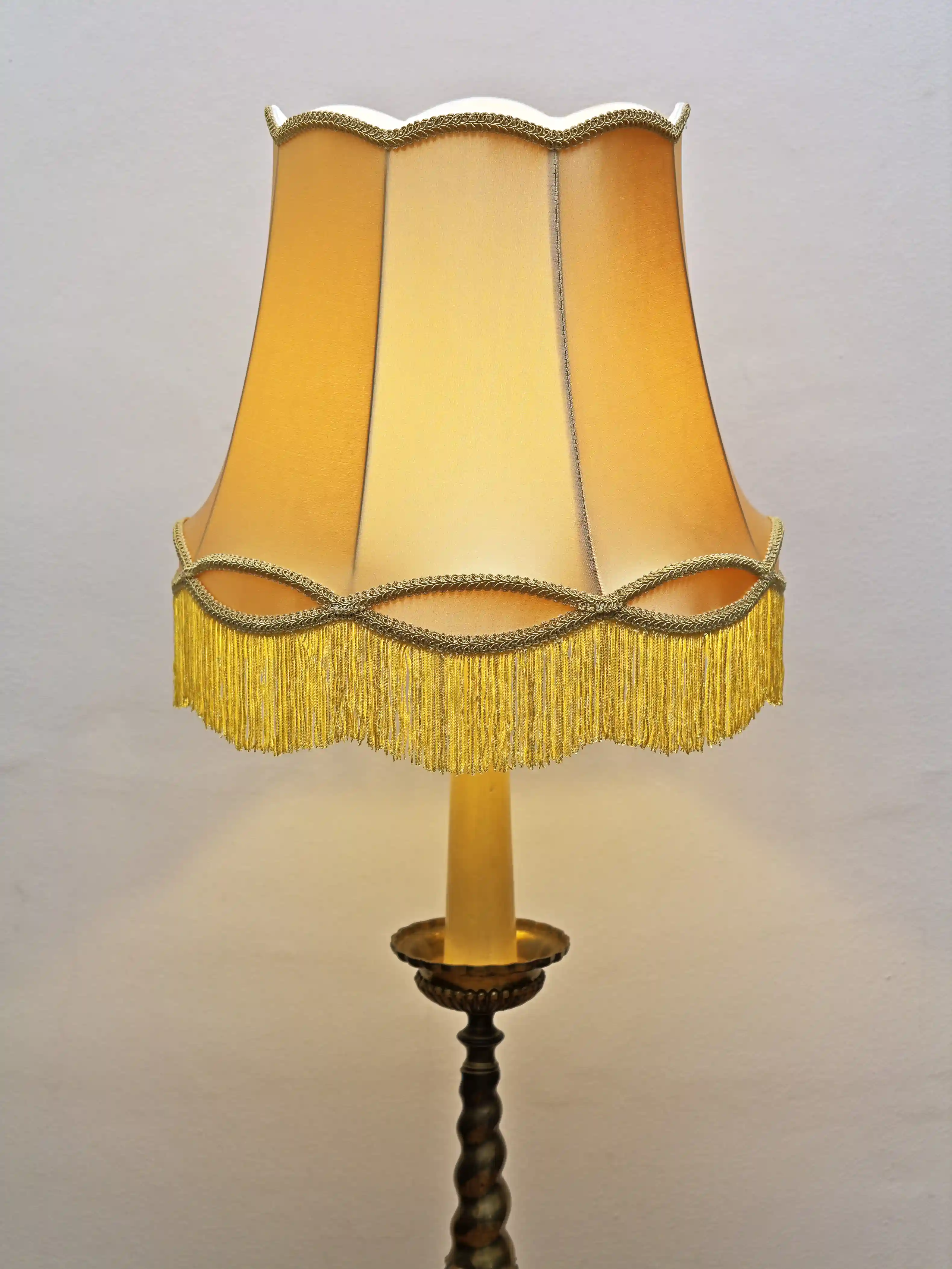 Starožitná neobarokní stojací lampa