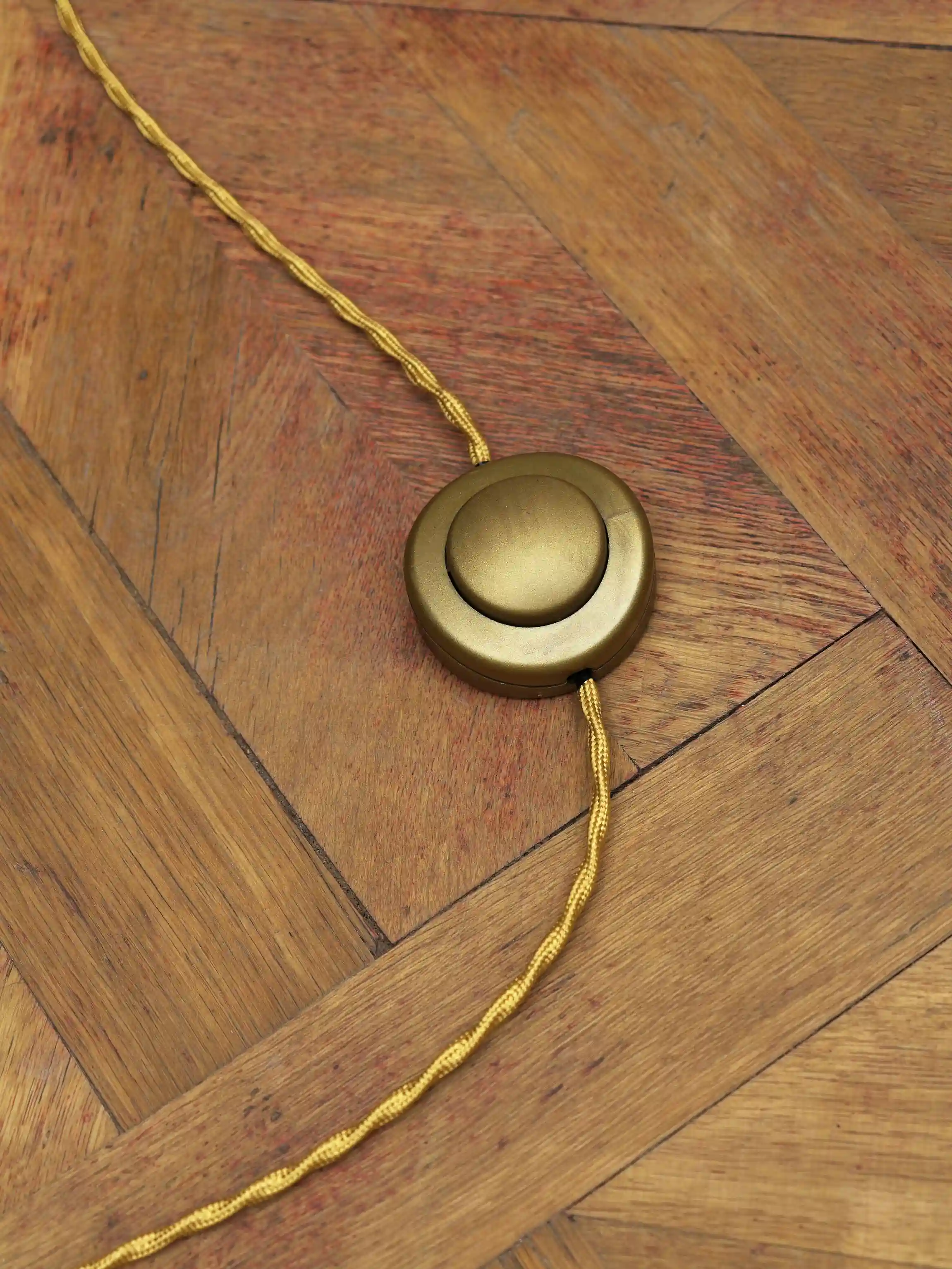 Starožitná neobarokní stojací lampa