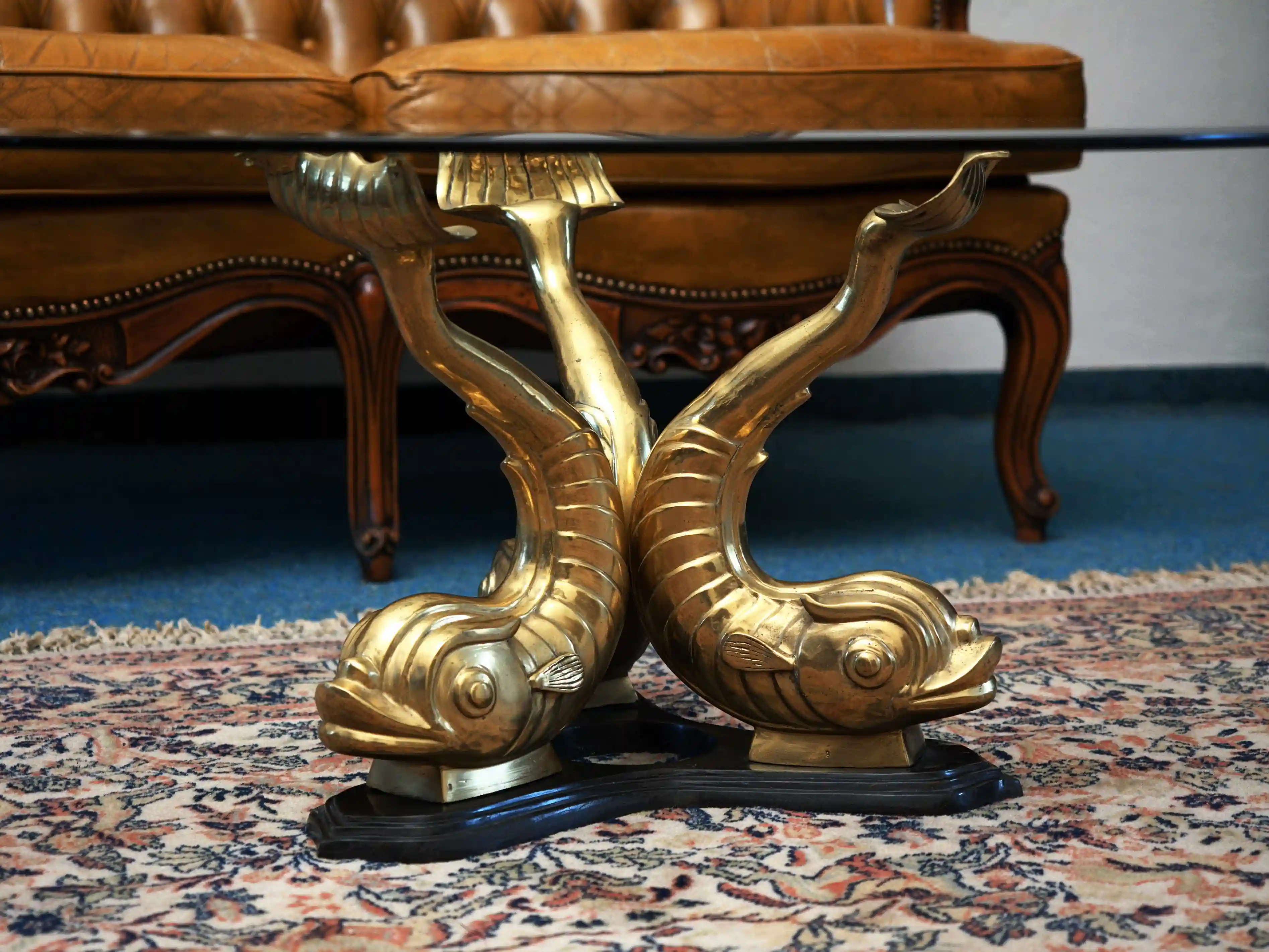 Vintage konferenční stolek Hollywood regency s delfíny