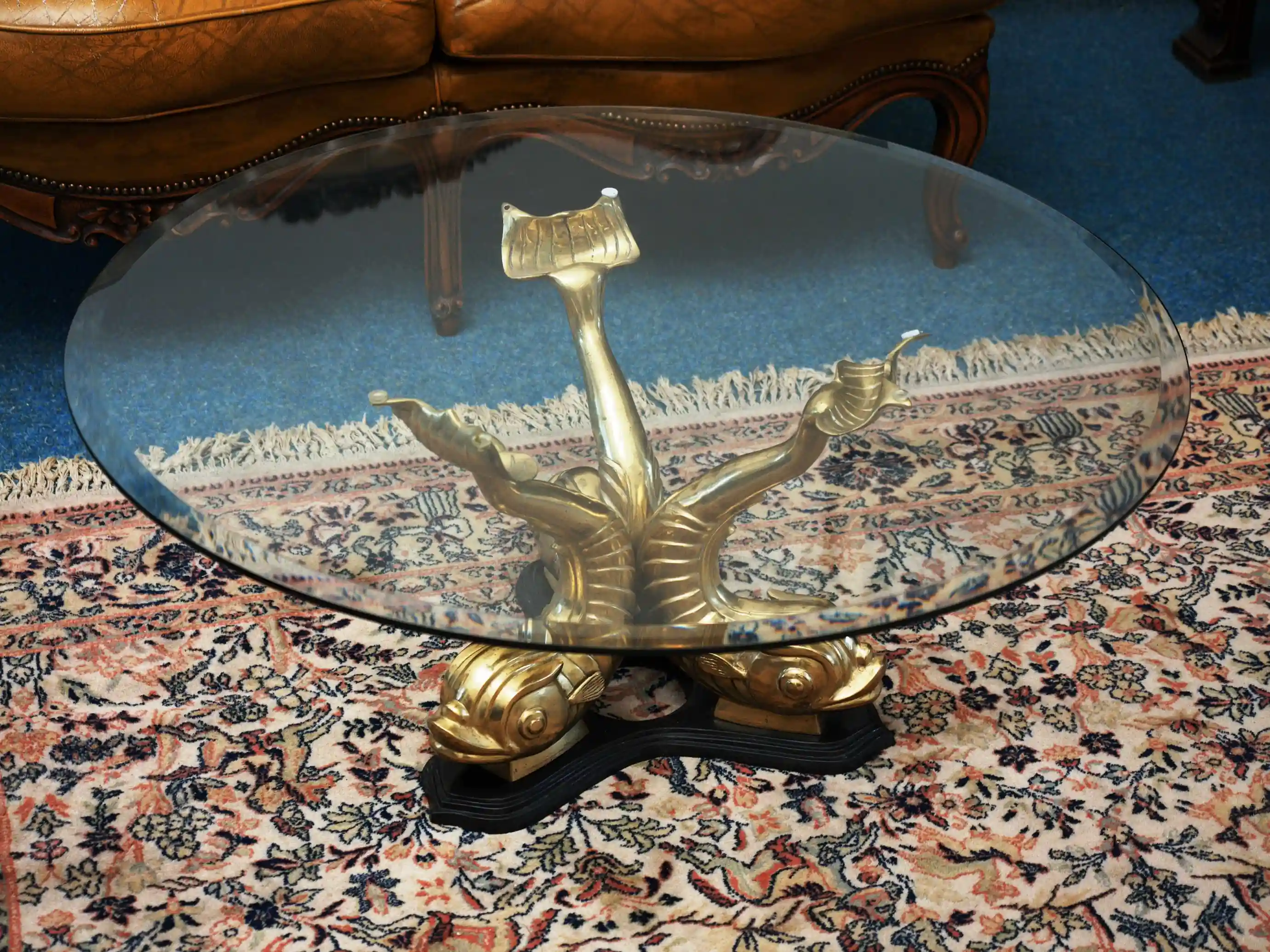 Vintage konferenční stolek Hollywood regency s delfíny