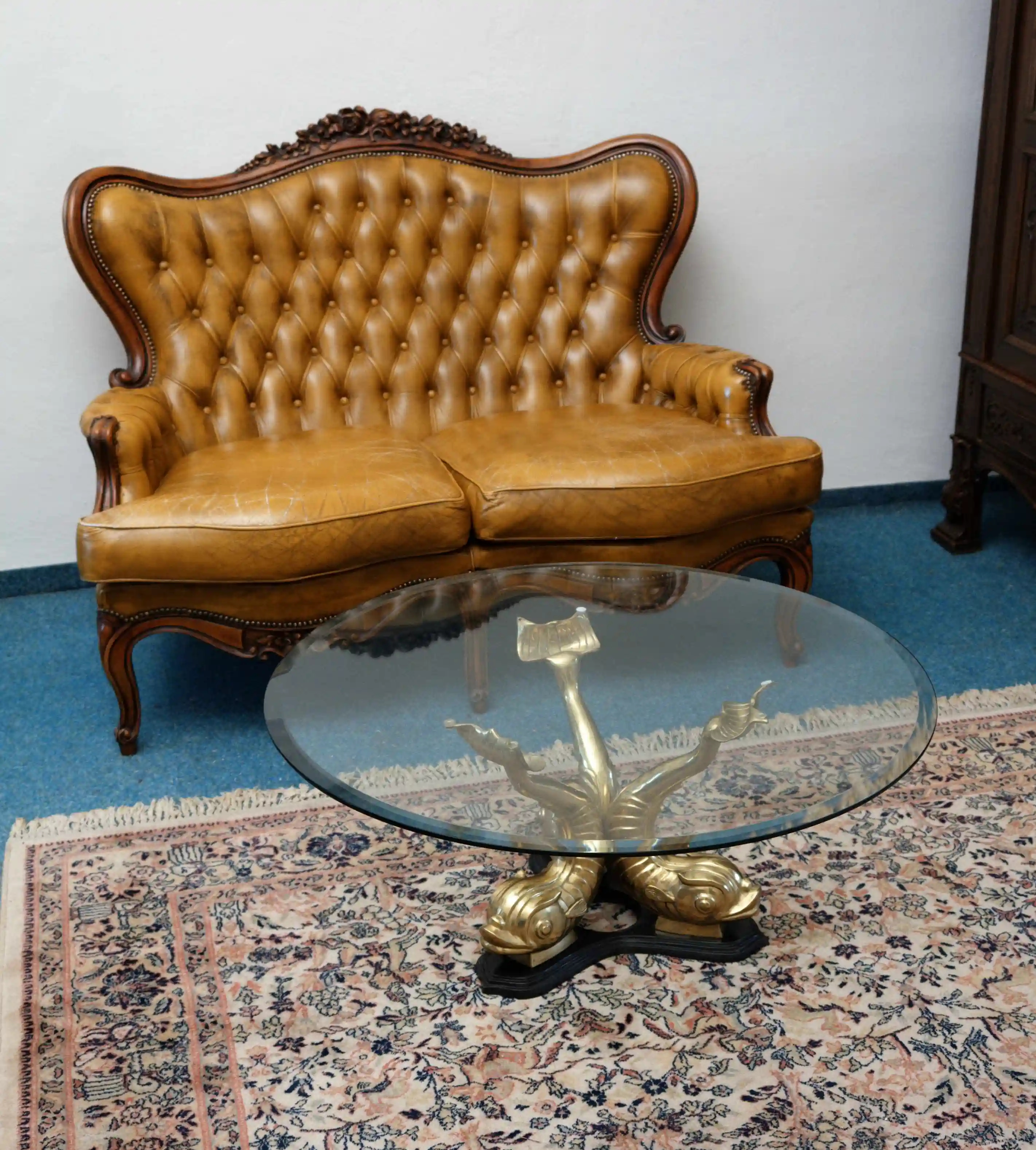 Vintage konferenční stolek Hollywood regency s delfíny