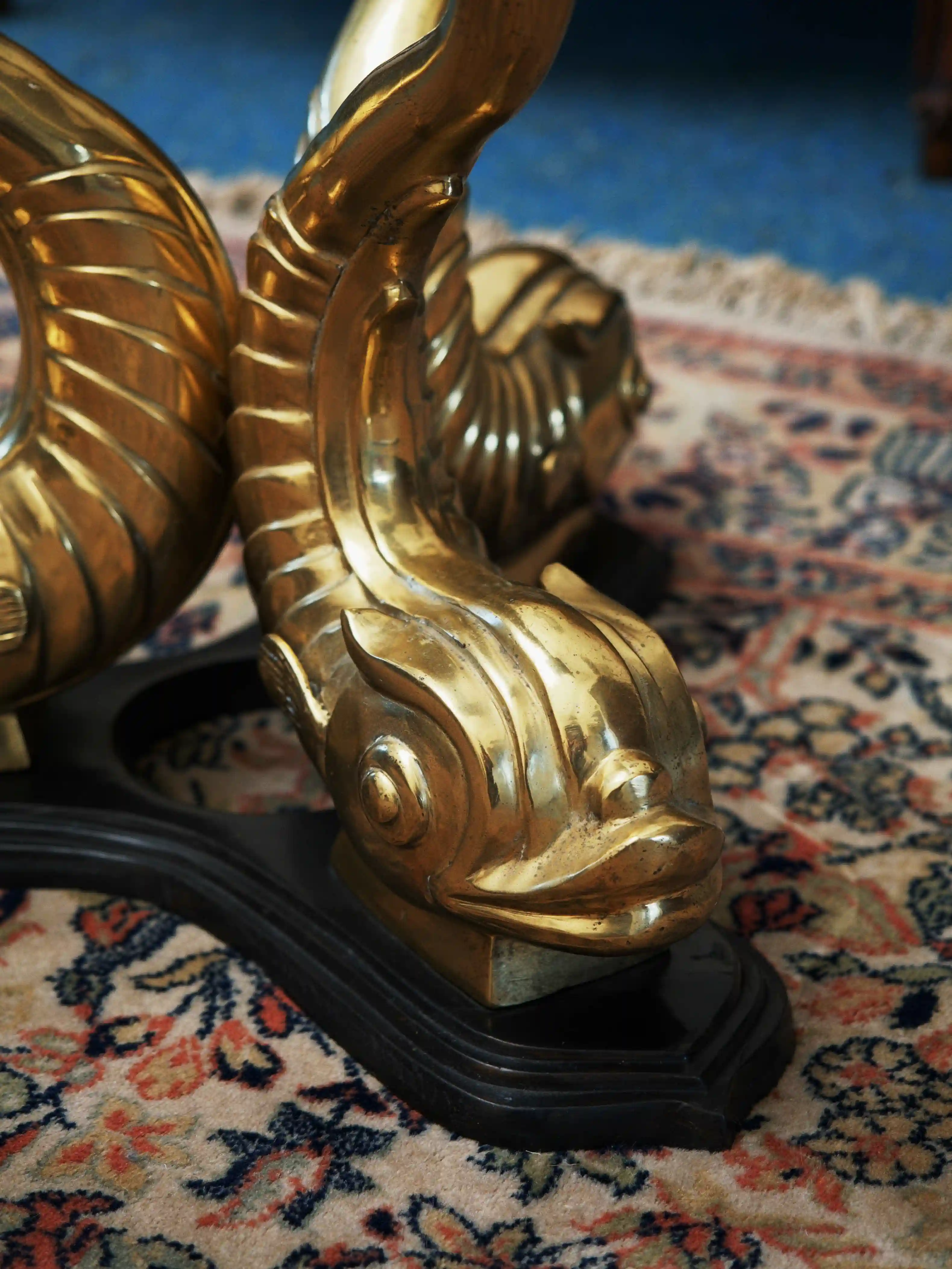 Vintage konferenční stolek Hollywood regency s delfíny