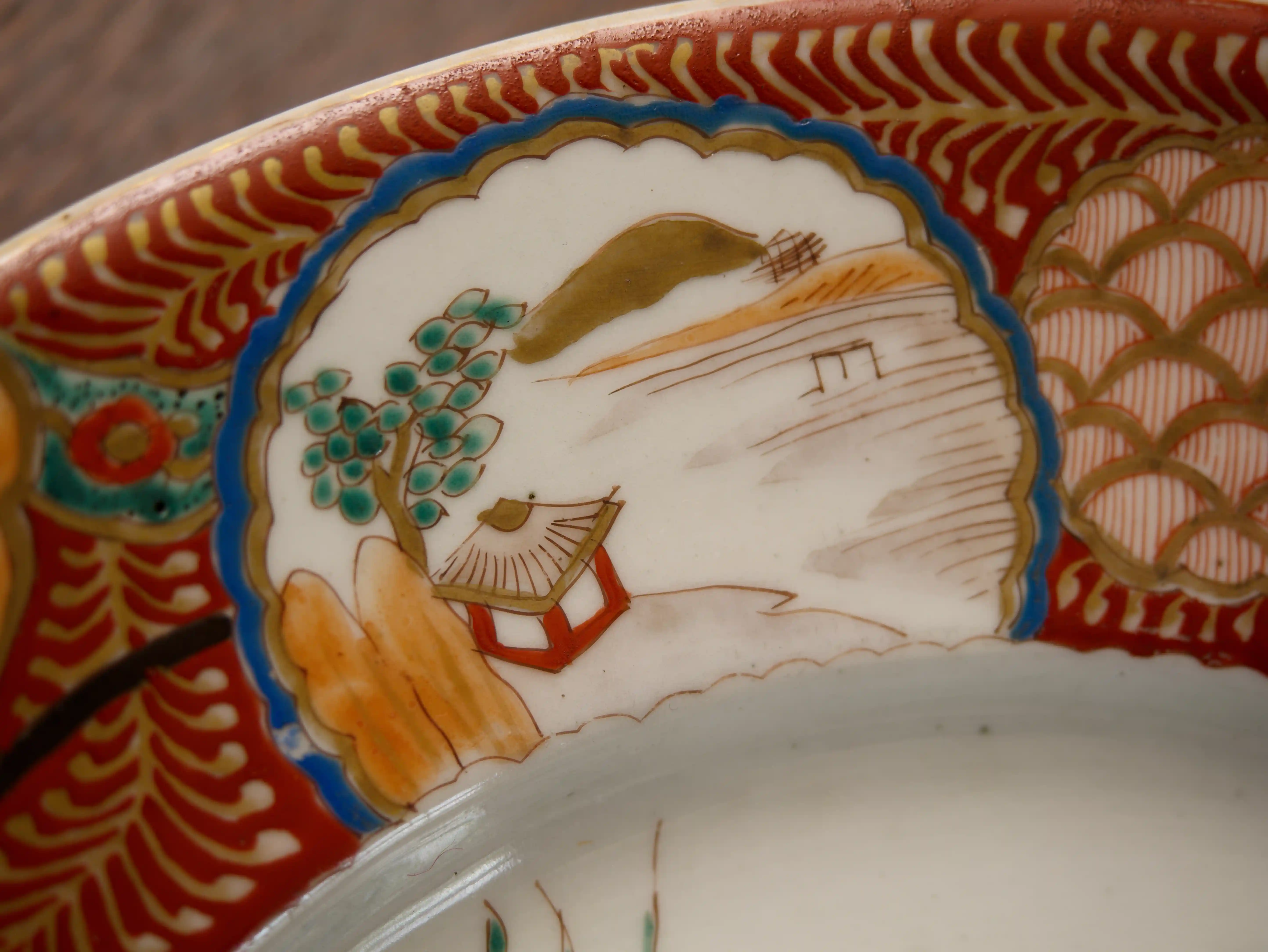 Japonská porcelánová mísa Hichōzan Shinpo sei, Arita / Imari, pozdní Edo až rané Meidži