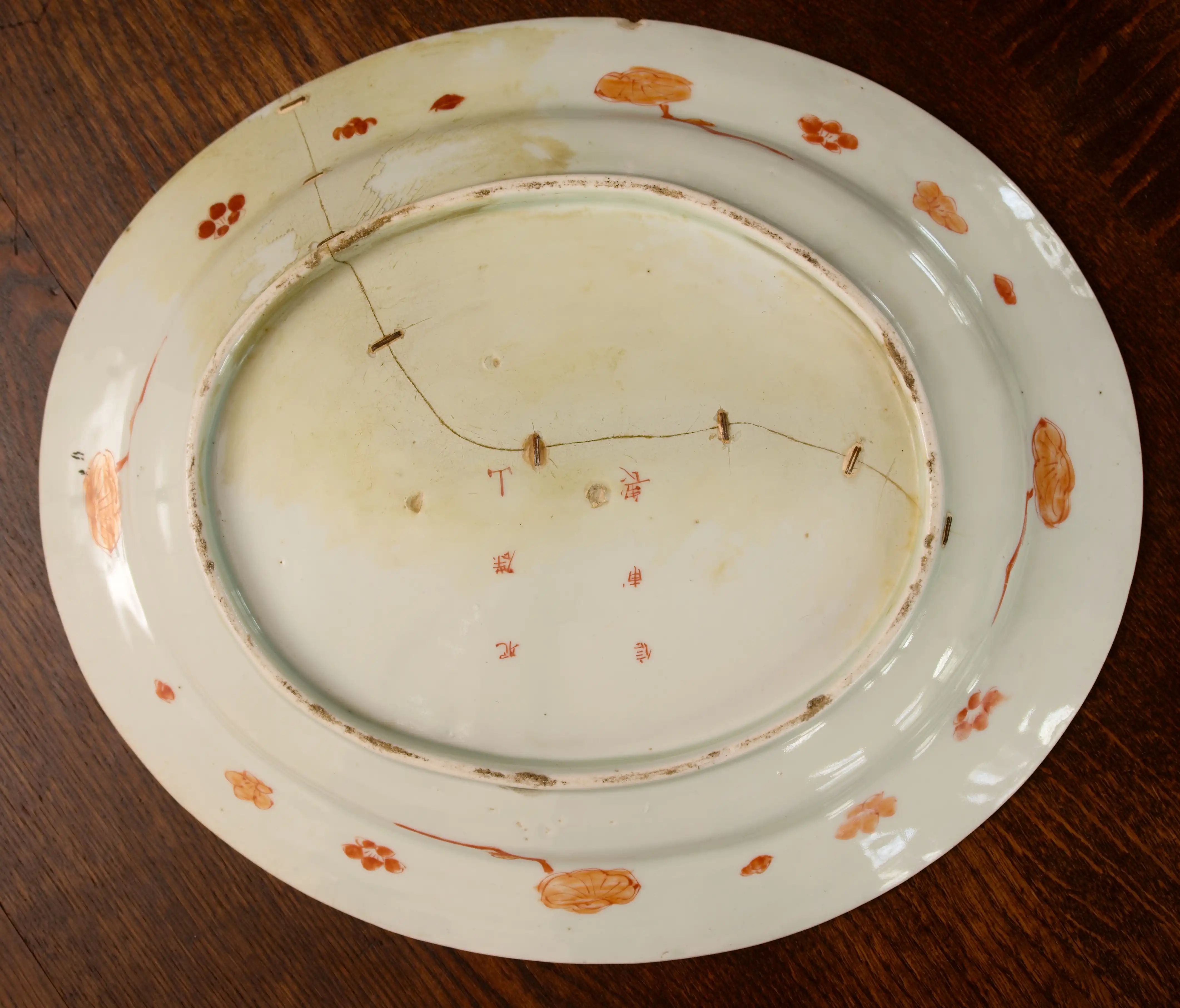 Japonský ručně malovaný porcelánový talíř, Kutani / Imari styl, období Meidži