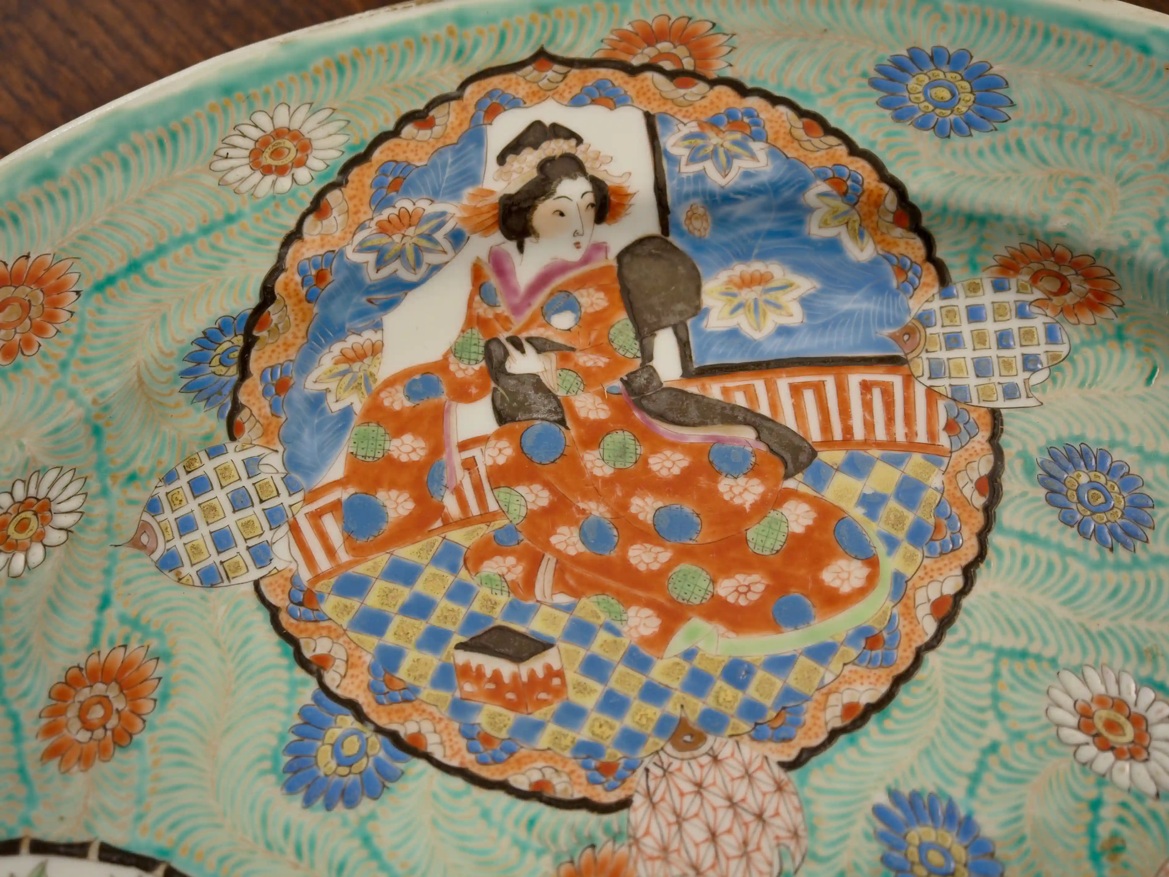 Japonský ručně malovaný porcelánový talíř, Kutani / Imari styl, období Meidži