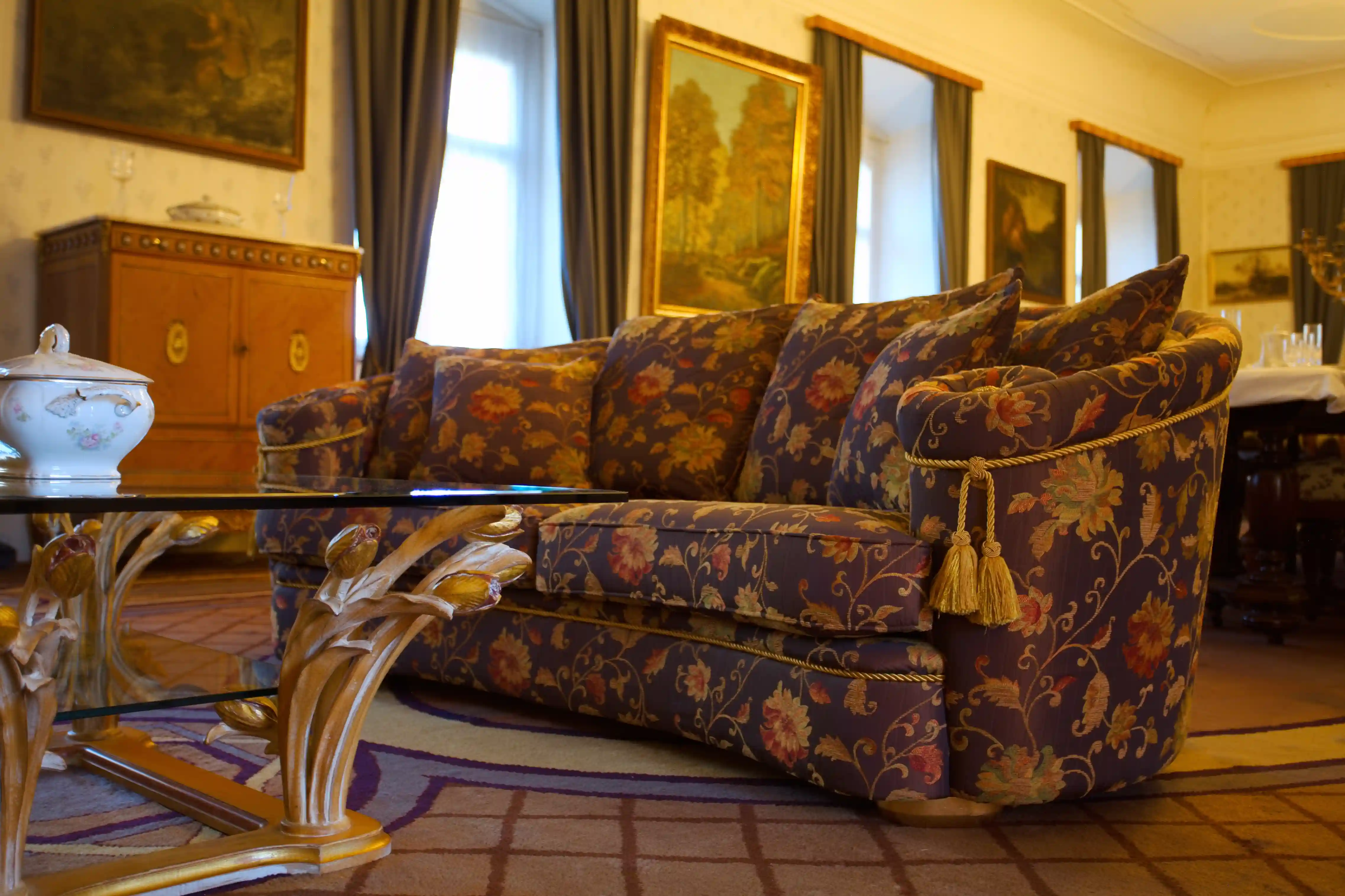 LUXUSNÍ ITALSKÁ SOFA TURRI – CARUGO, ITÁLIE