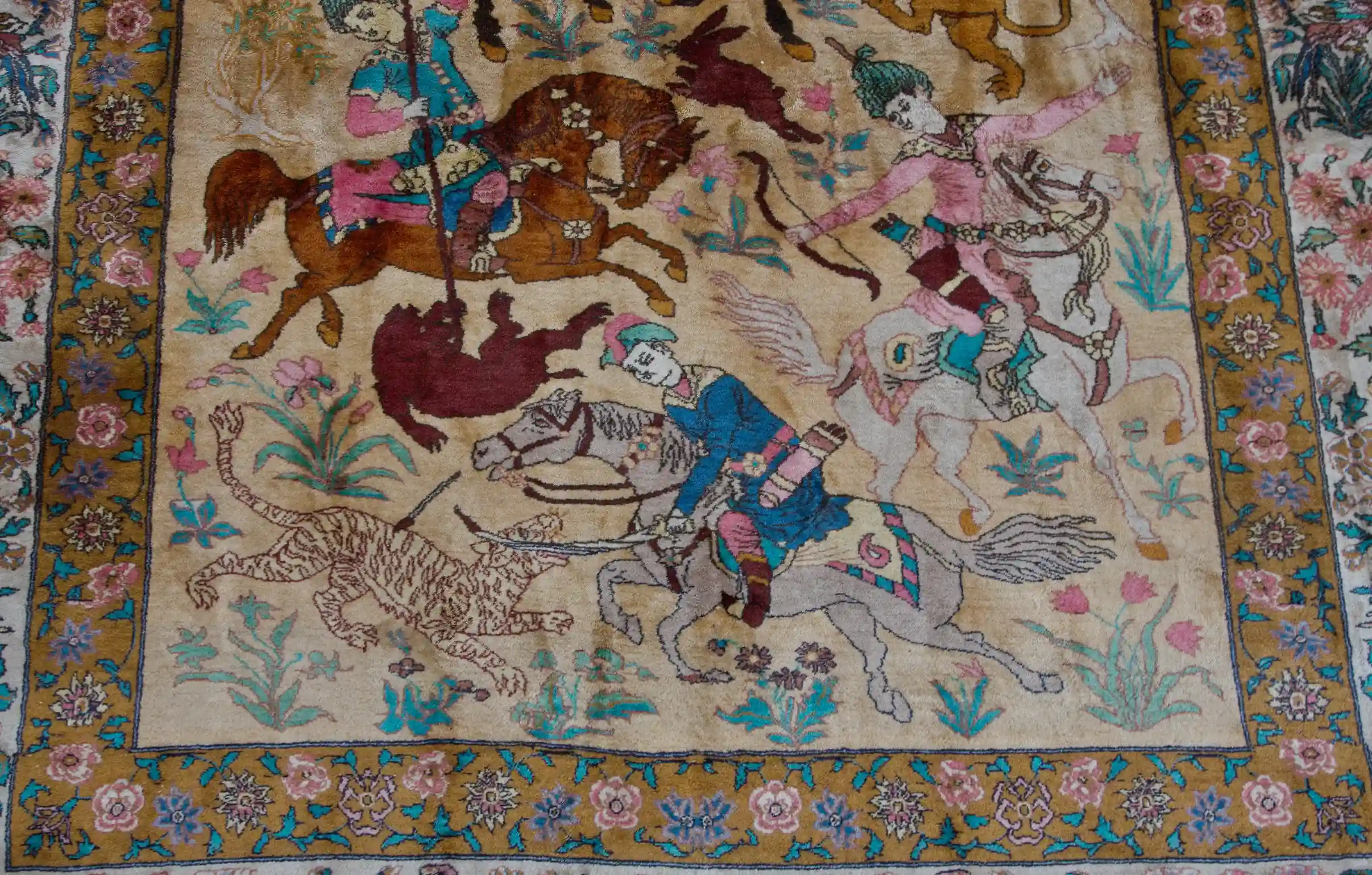 Perský lovecký koberec Tabriz – ručně vázaný, 281 × 185 cm