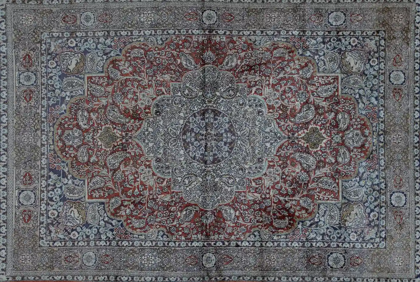 Celohedvábný turecký koberec Hereke s jeleny a ptáky 198 × 124 cm - Reservé