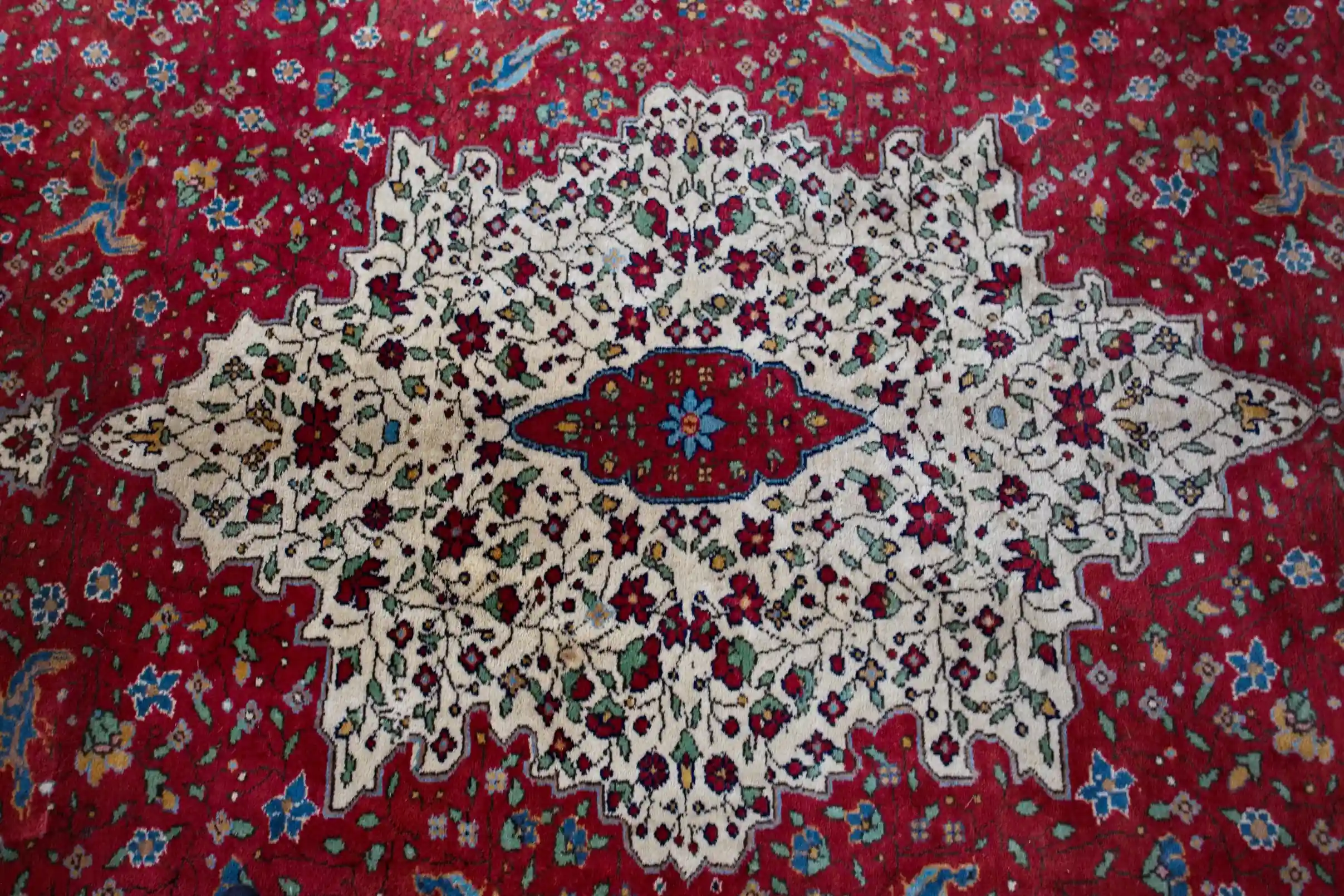 Ručně vázaný orientální koberec s ptáky 361 X 268 cm