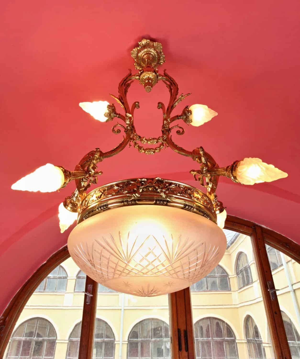 Velký francouzský lustr. Secese. Masivní. 7 žárovek