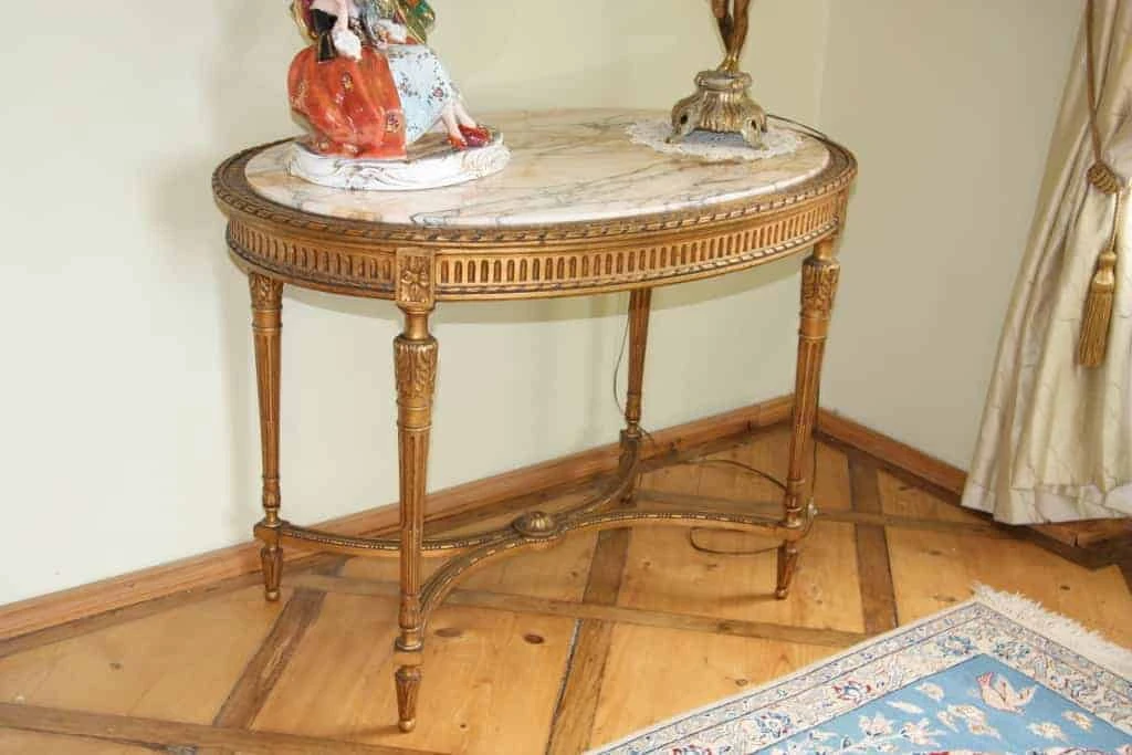 Oválný stolek Ludvík XVI, zlacený